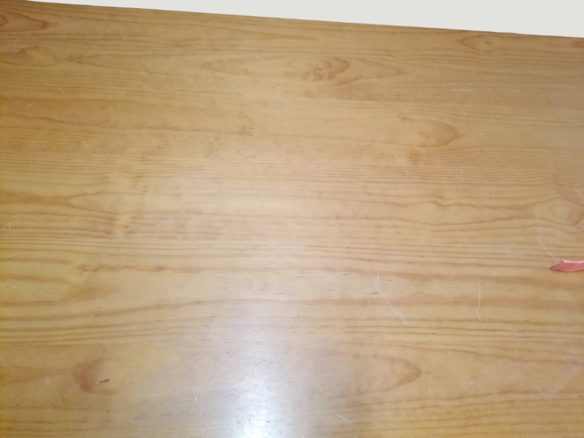 Grande table à manger design en bois clair et bois laqué noir. 2x1m