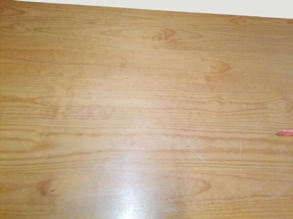 Grande table à manger design en bois clair et bois laqué noir. 2x1m