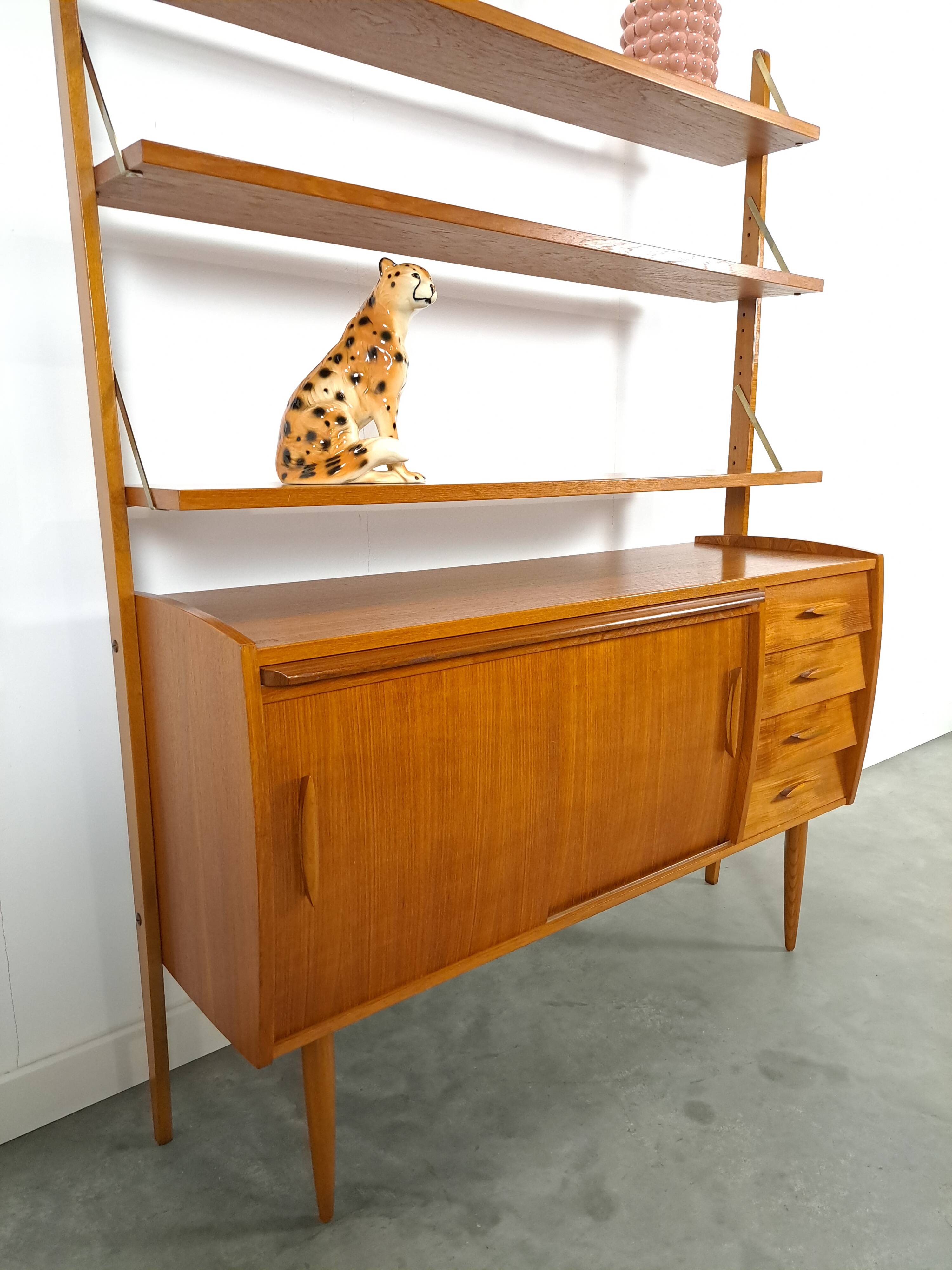 Meuble mural scandinave en teck avec étagères, tiroir et bureau