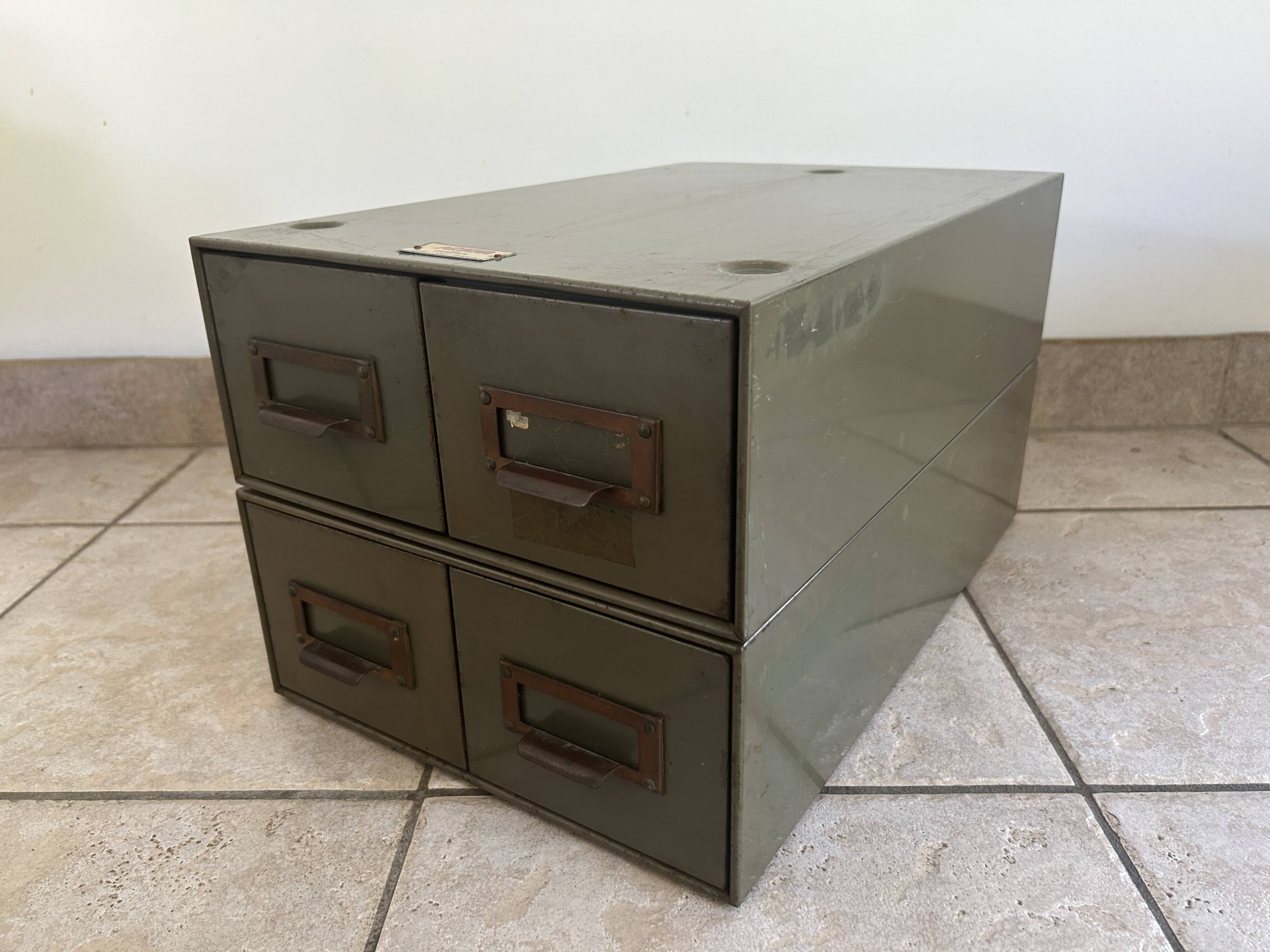 2 INDUSTRIAL lockers from the ACIOR brand