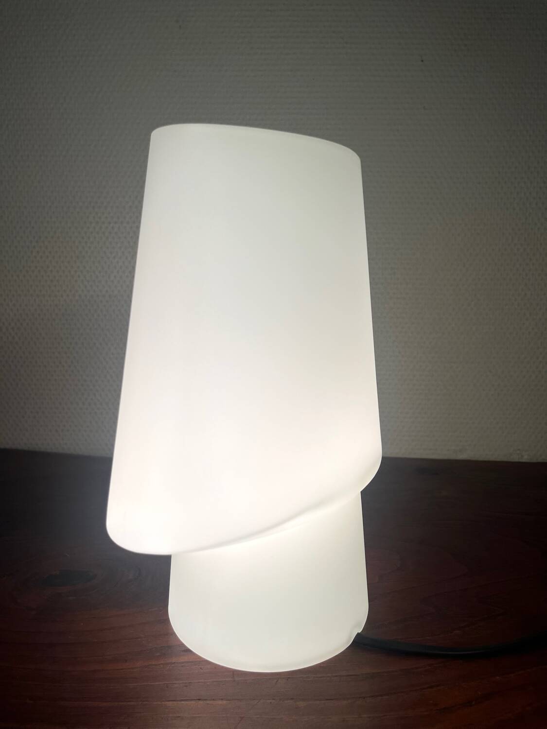 White opaline Flora Habitat lamp
