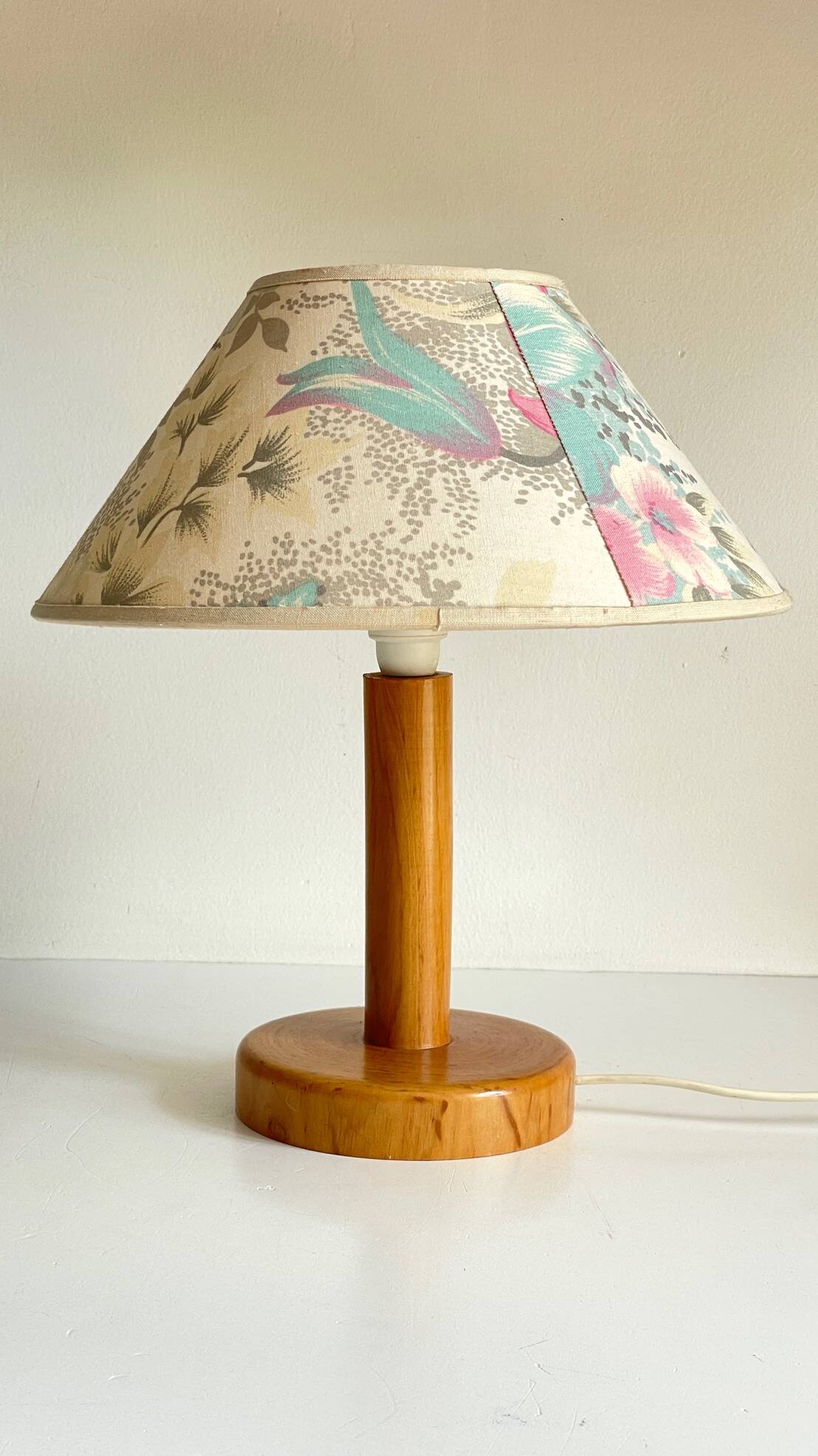 LAMP in Solid Pine Floral Shade VINTAGE