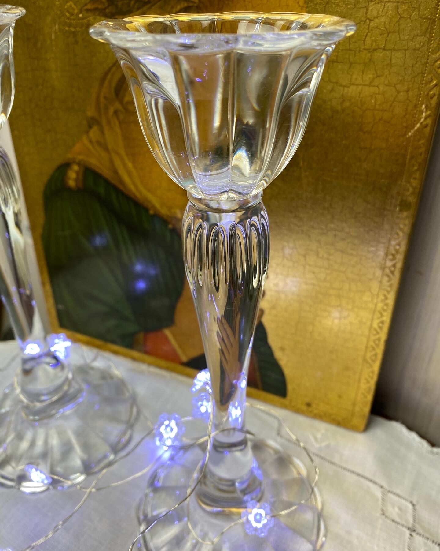 Duo de grands bougeoirs en cristal vintage