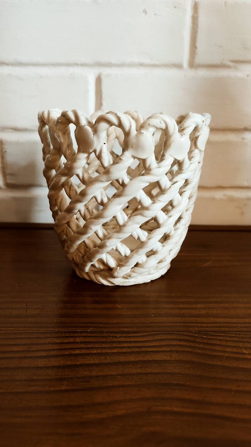 Woven earthenware pot