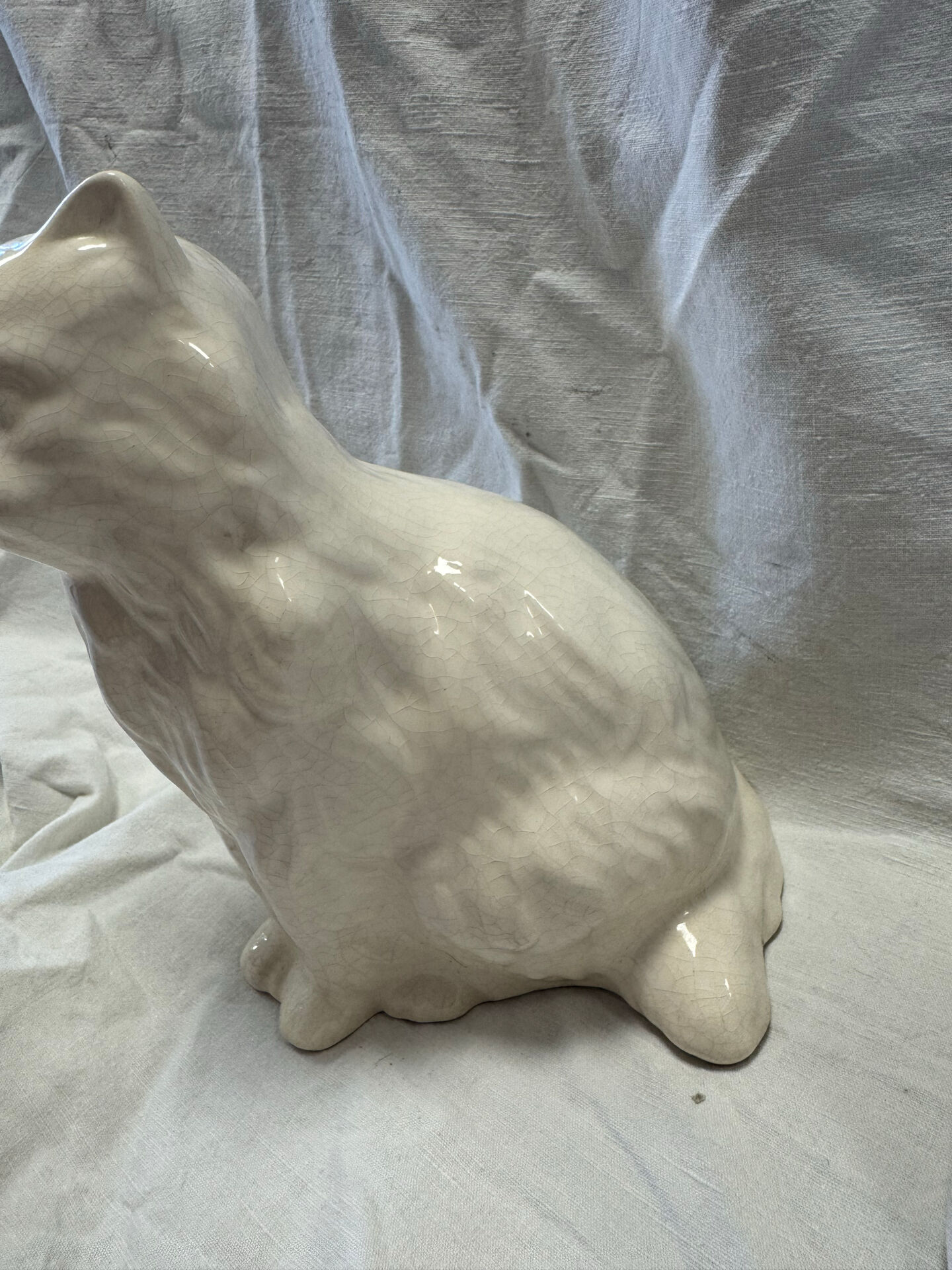 Chat en céramique beige