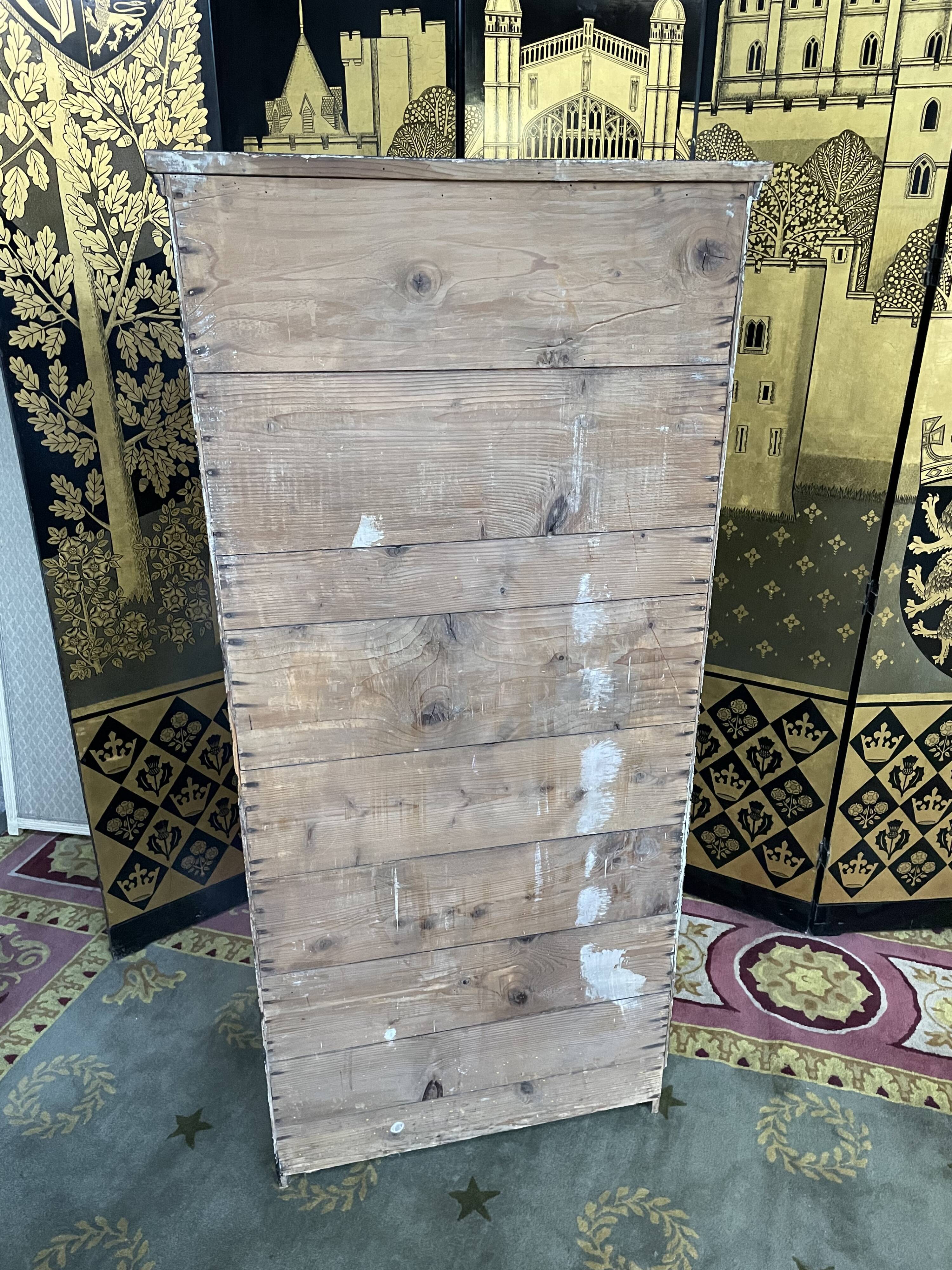 Chiffonnier in fir 19th