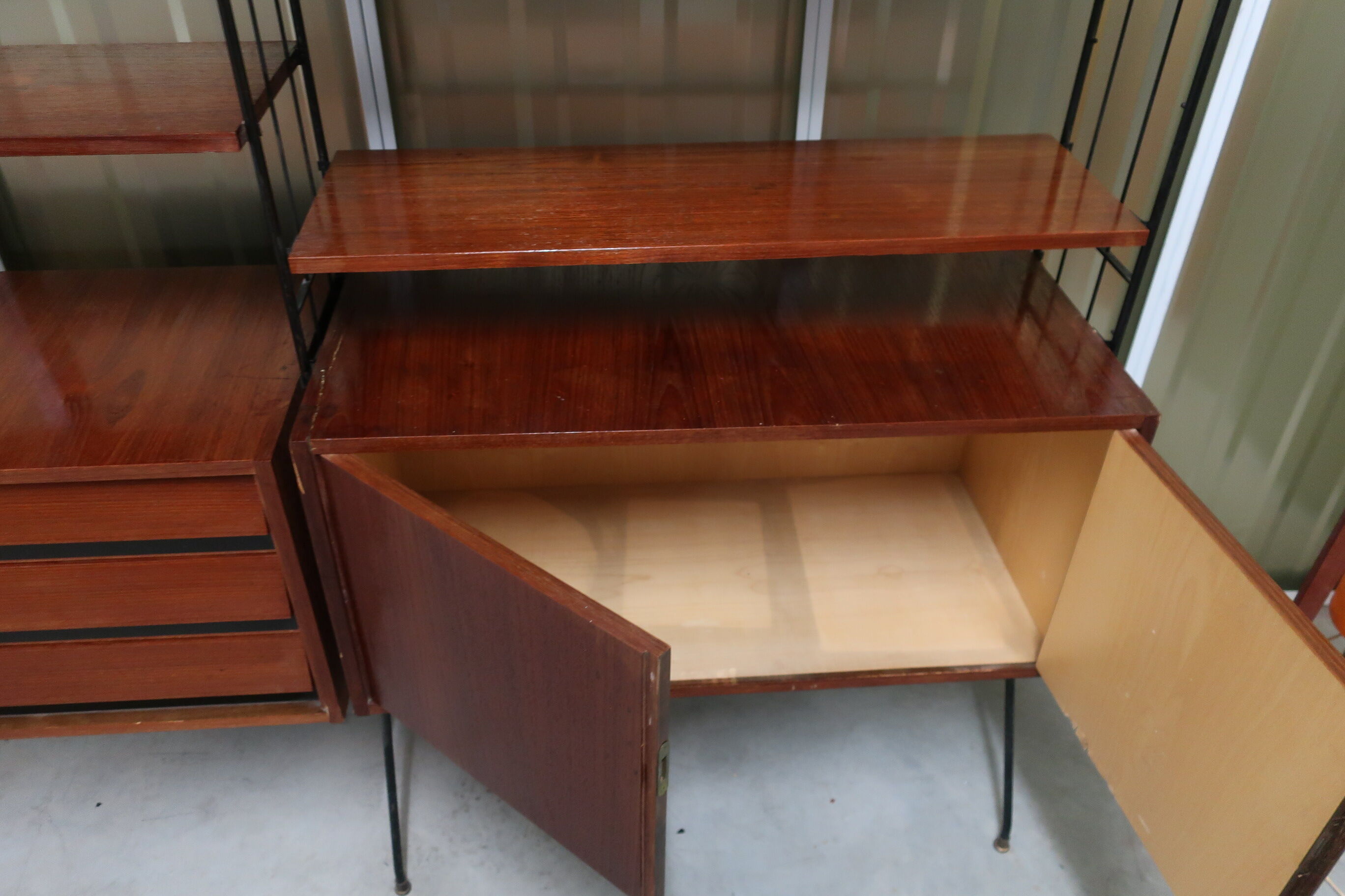 Library, 60s teak shelf on feet