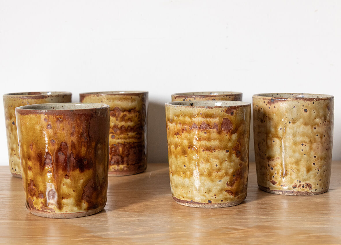 6 borne sandstone cups