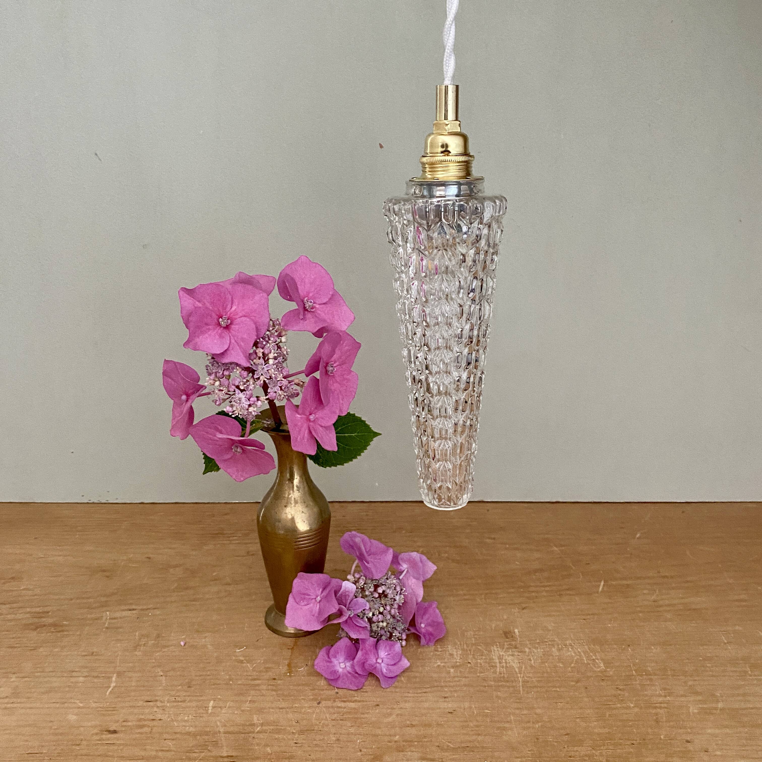Suspension tulipe vintage en verre moulé