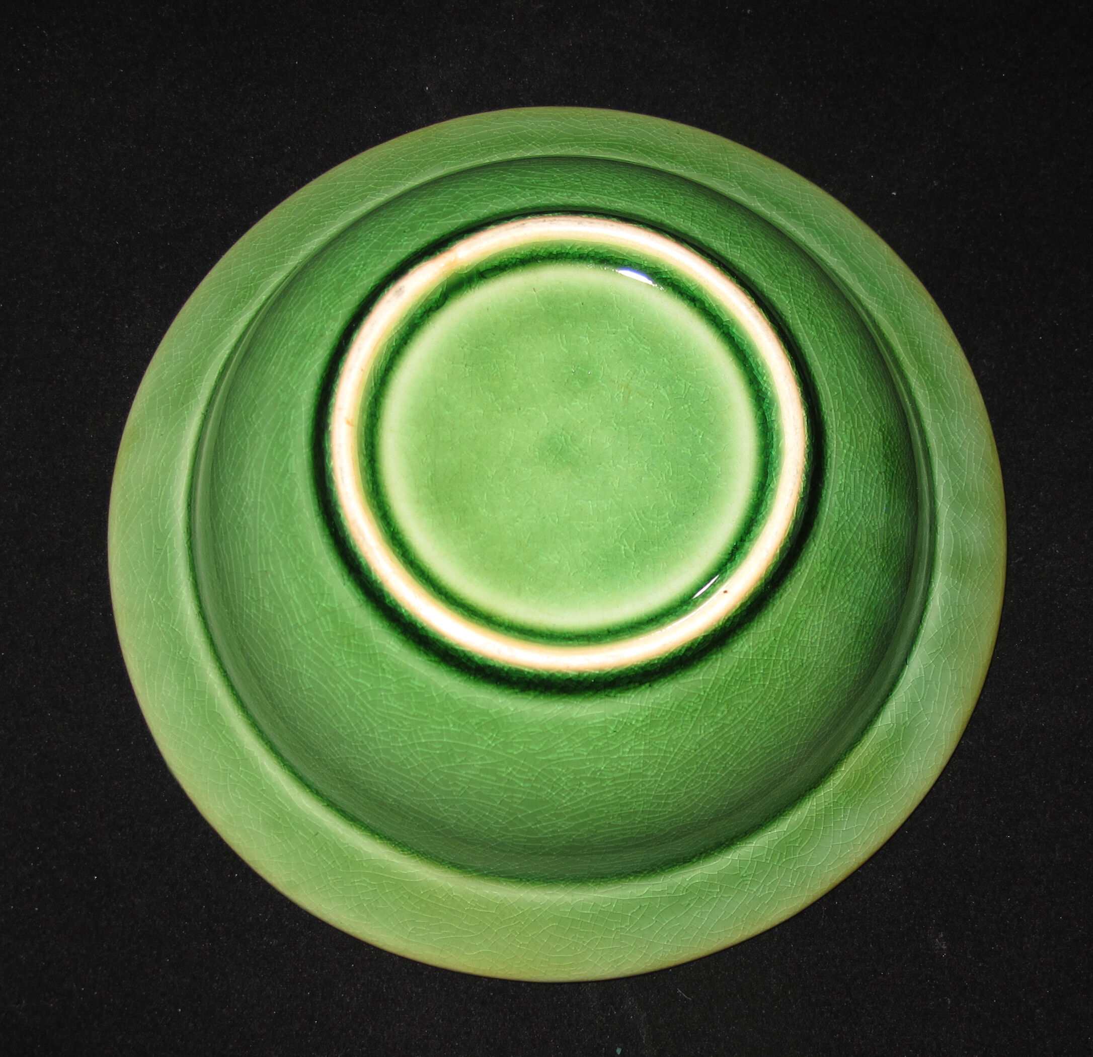 Bowl or empty pocket in green porcelain