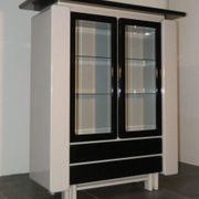 Meuble bar bicolore en bois laqué, Italie, années 80