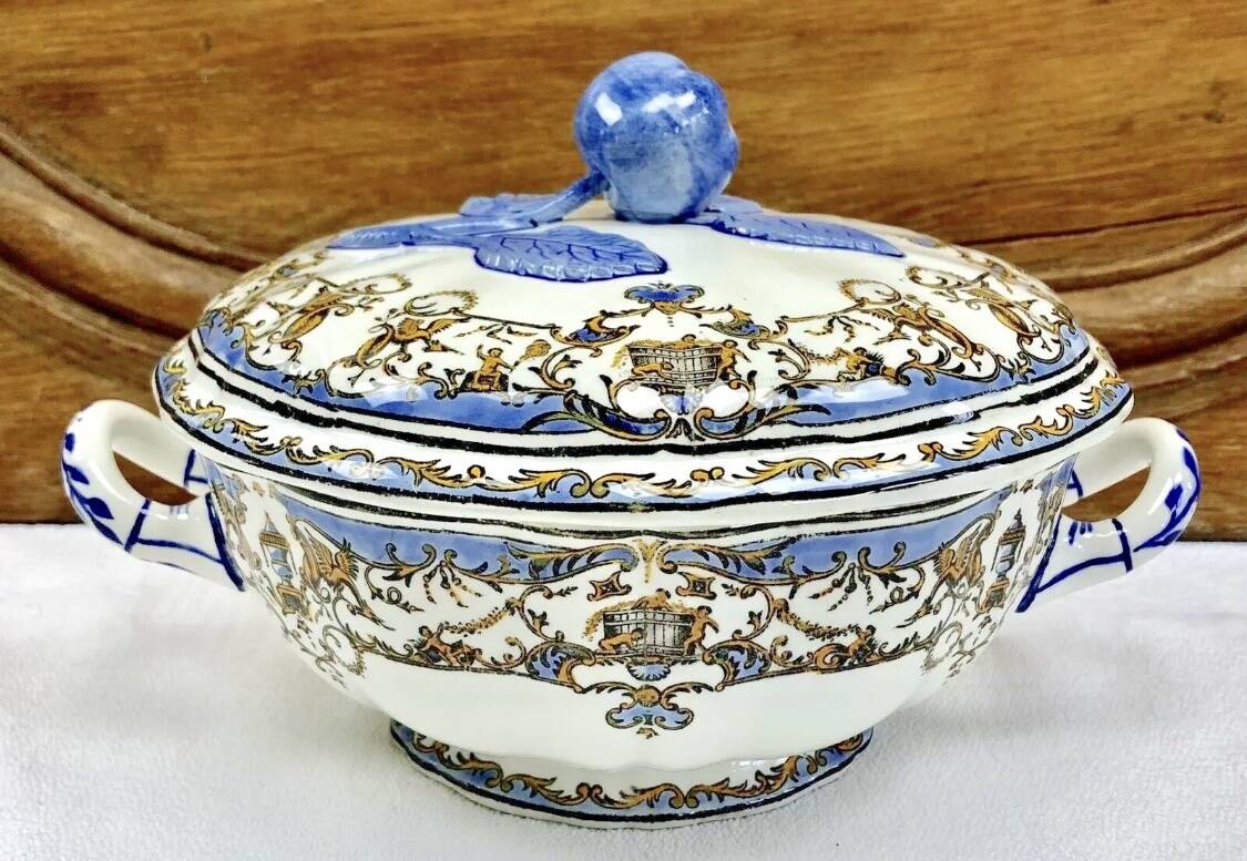 Vegetable dish small soup tureen Gien children at the Dionysus press 1941/1950