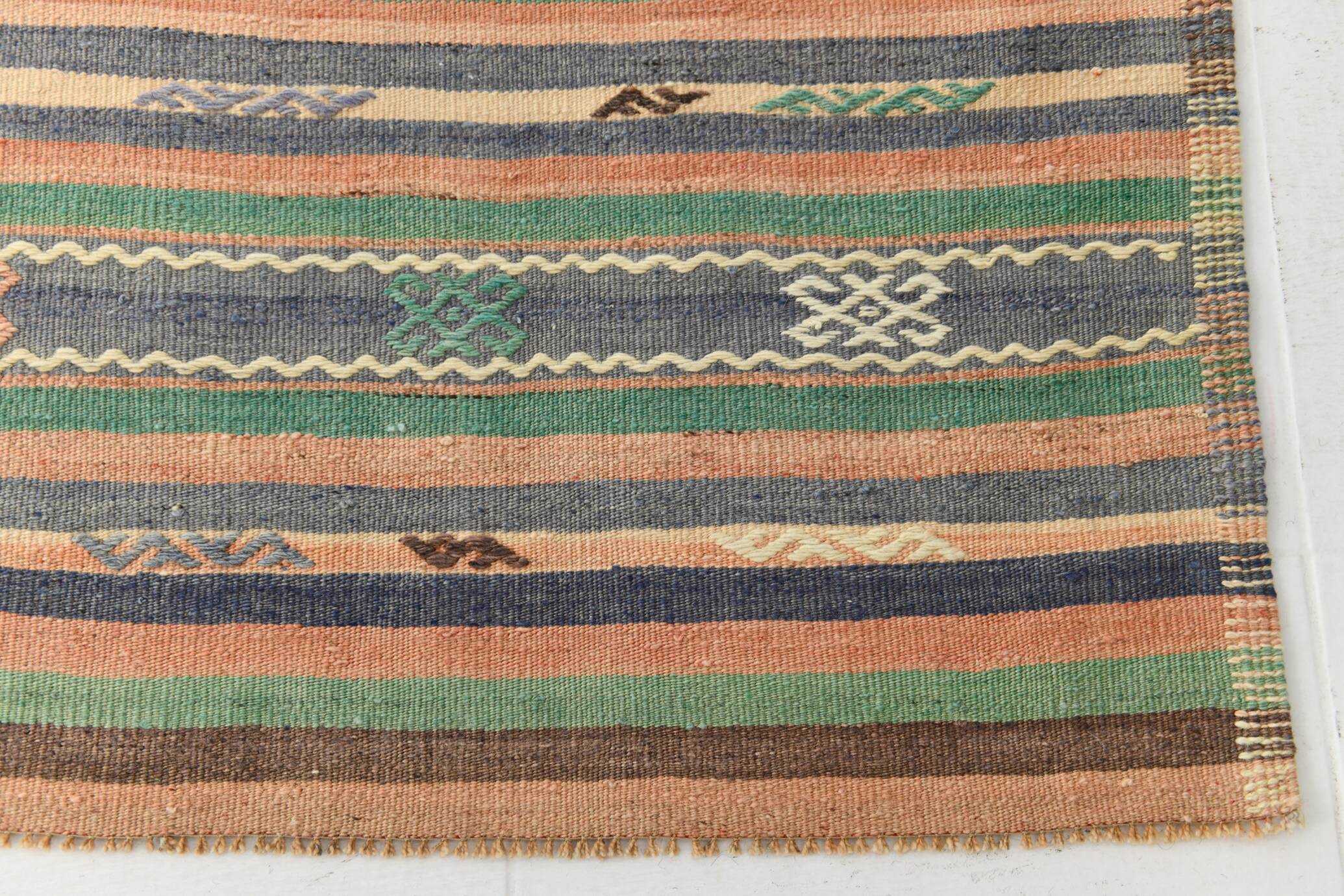 Kilim Vintage Anatolien, Rayures Tribales et Motifs Géométriques Pastel