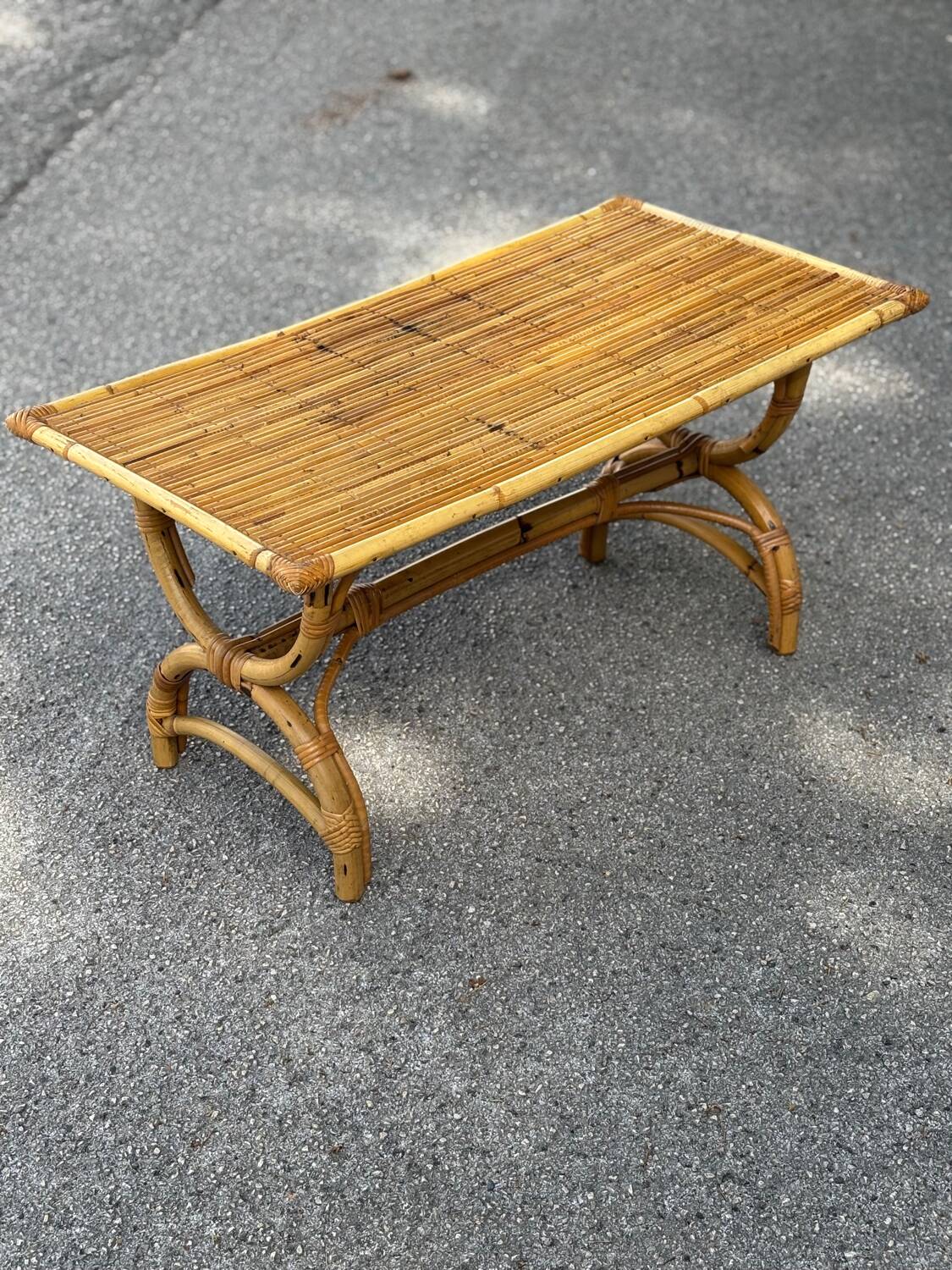 Table basse en bambou et rotin 1960
