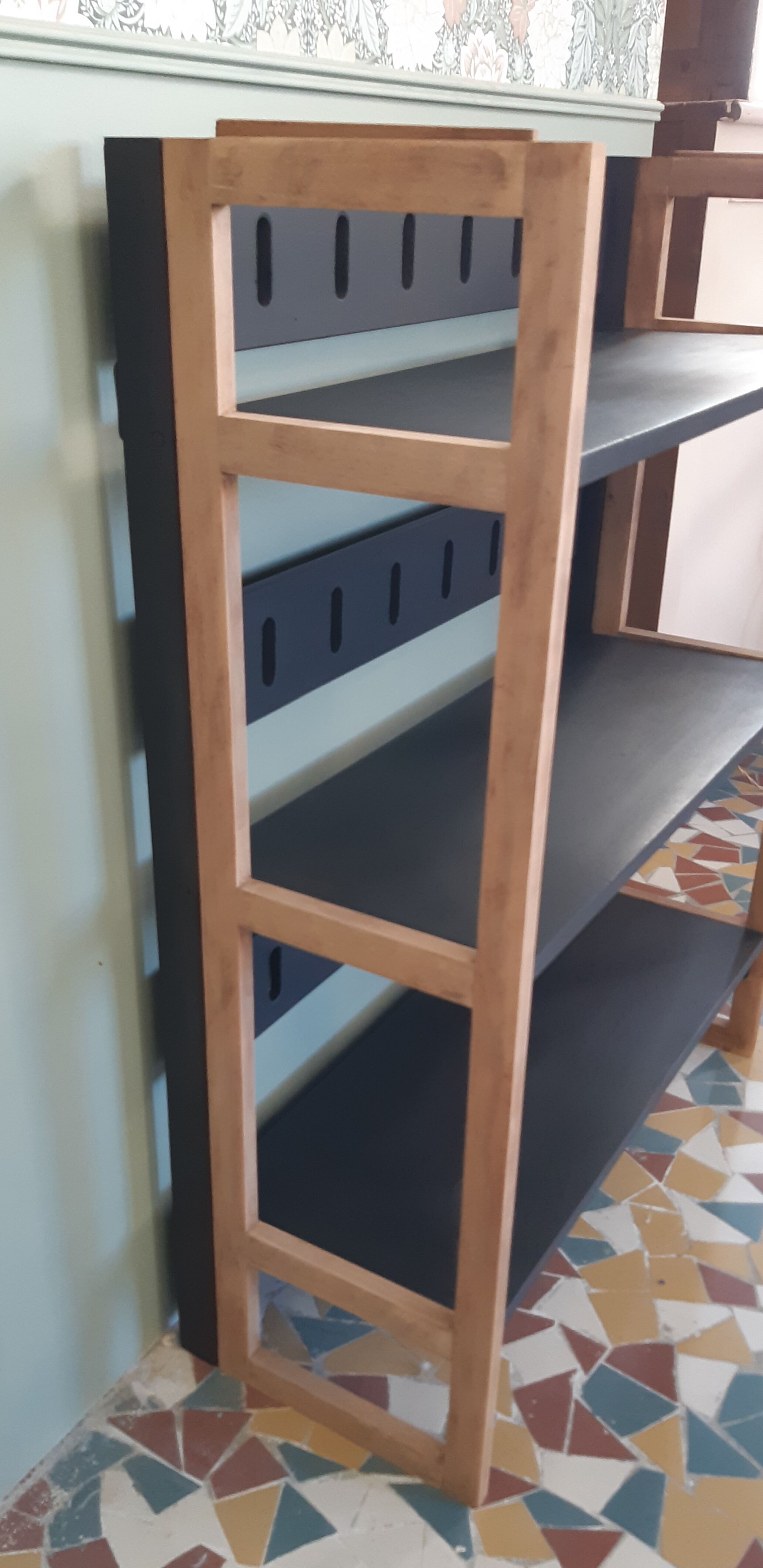 Bookseer folding shelf