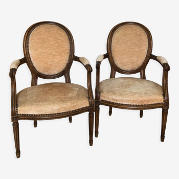 Paire de fauteuils médaillon style Louis XVI