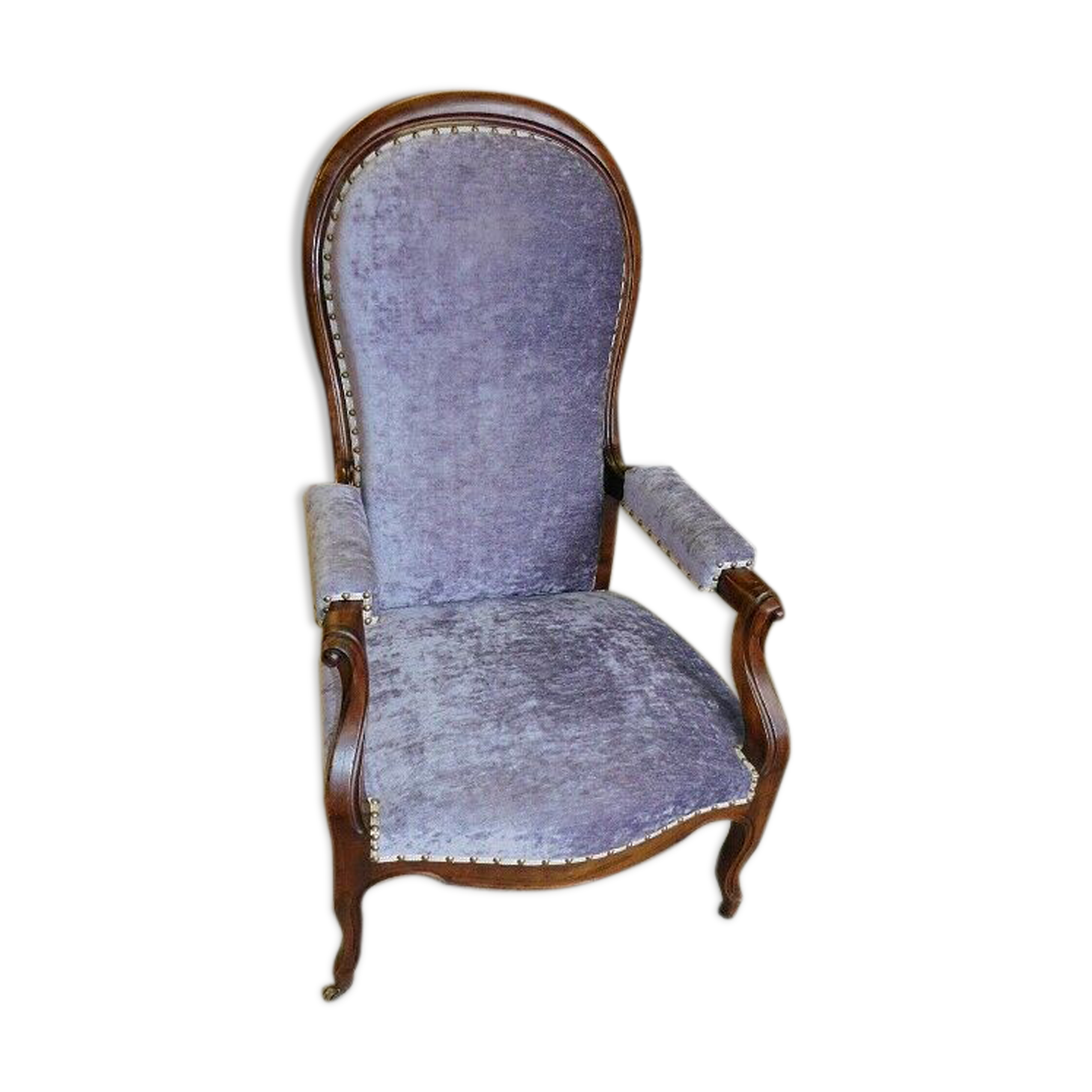 Relaxed Voltaire armchair with walnut racks