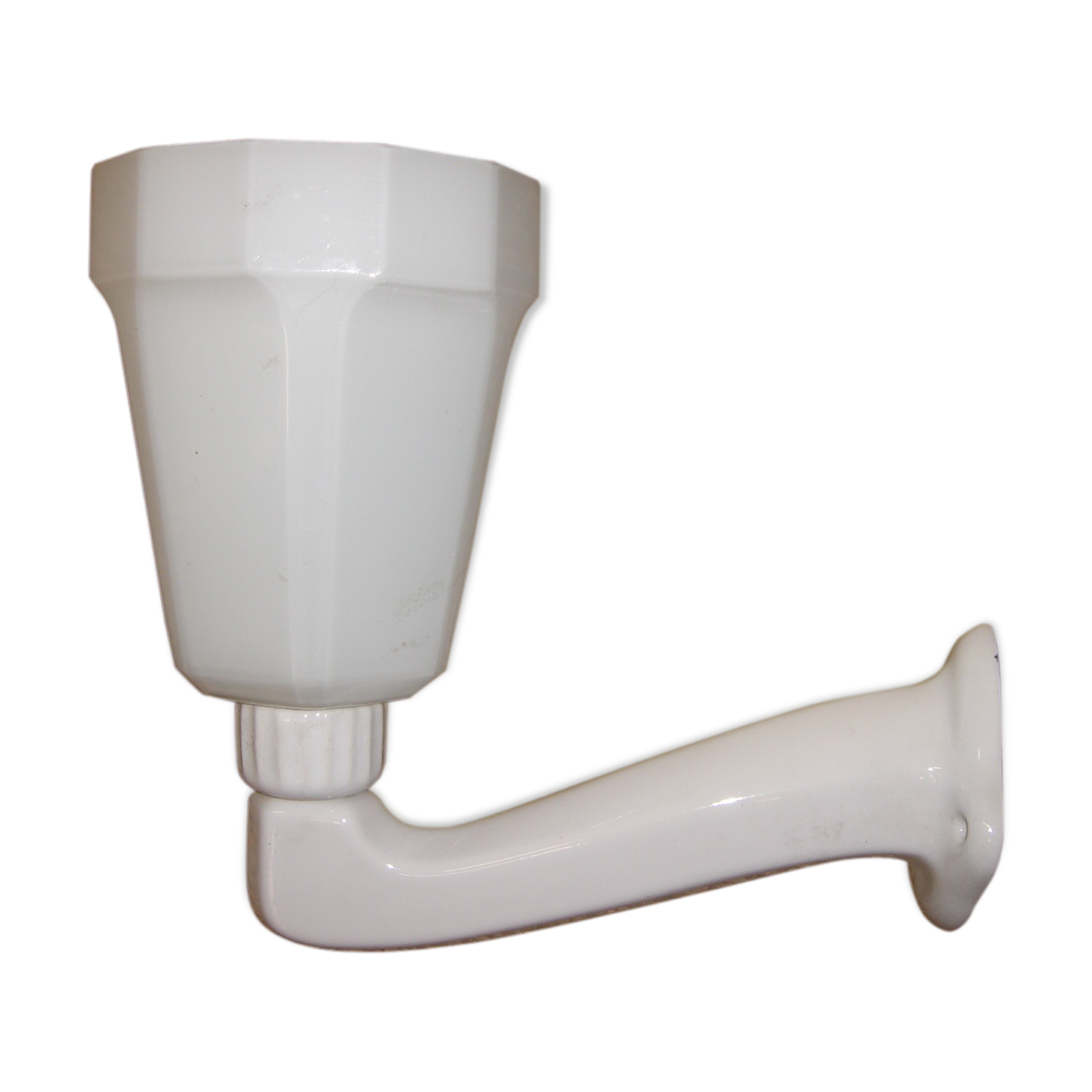 Wall light of 1920/1930 art deco white ceramic