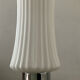 Lampe vintage en opaline et métal chromé 