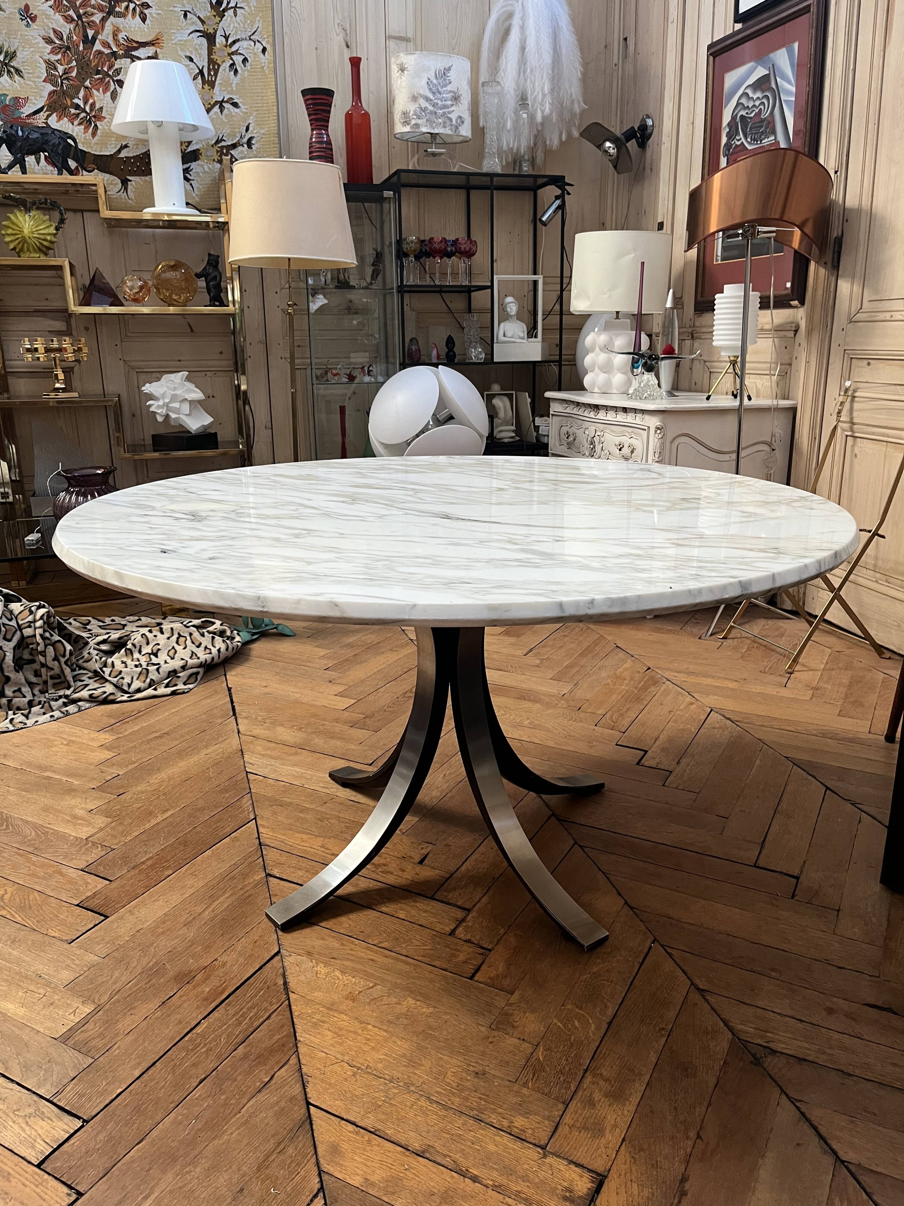 Osvaldo Borsani round marble table model T69 publisher Tecno Italy 1960