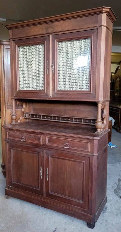 Buffet a deux corps époque Louis Philippe en noyer vers 1830