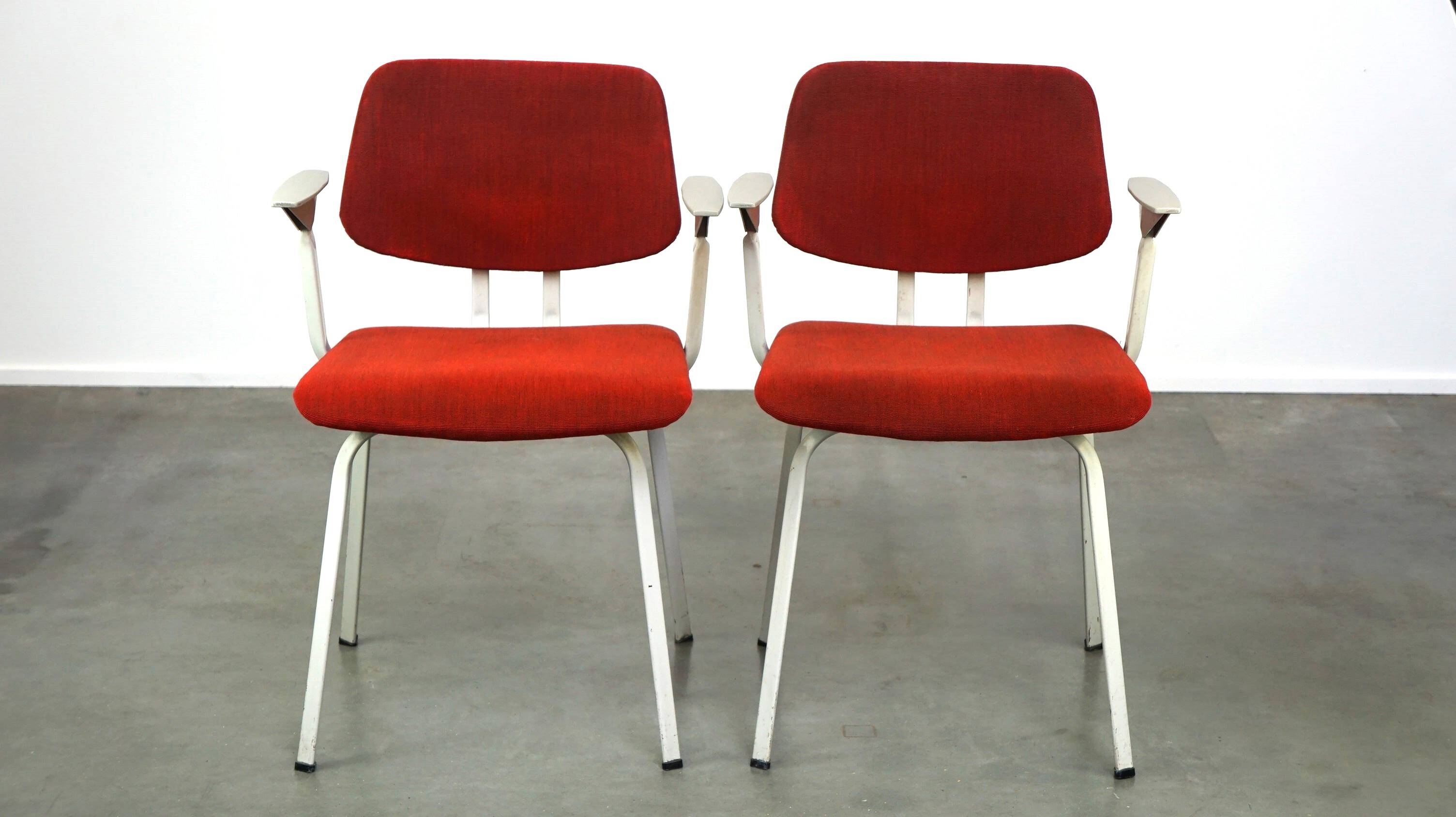 Set of 2 vintage design chairs by Friso Kramer for Ahrend de Cirkel late 1960s