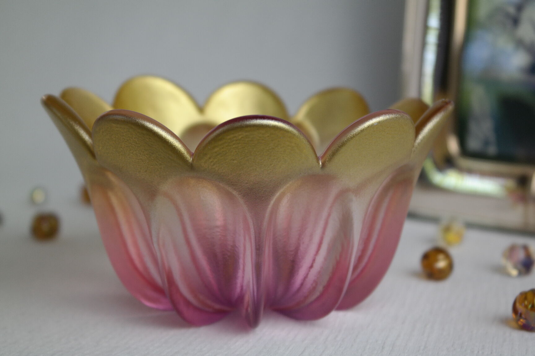 Empty pocket in pink glass paste corolla vintage Germany