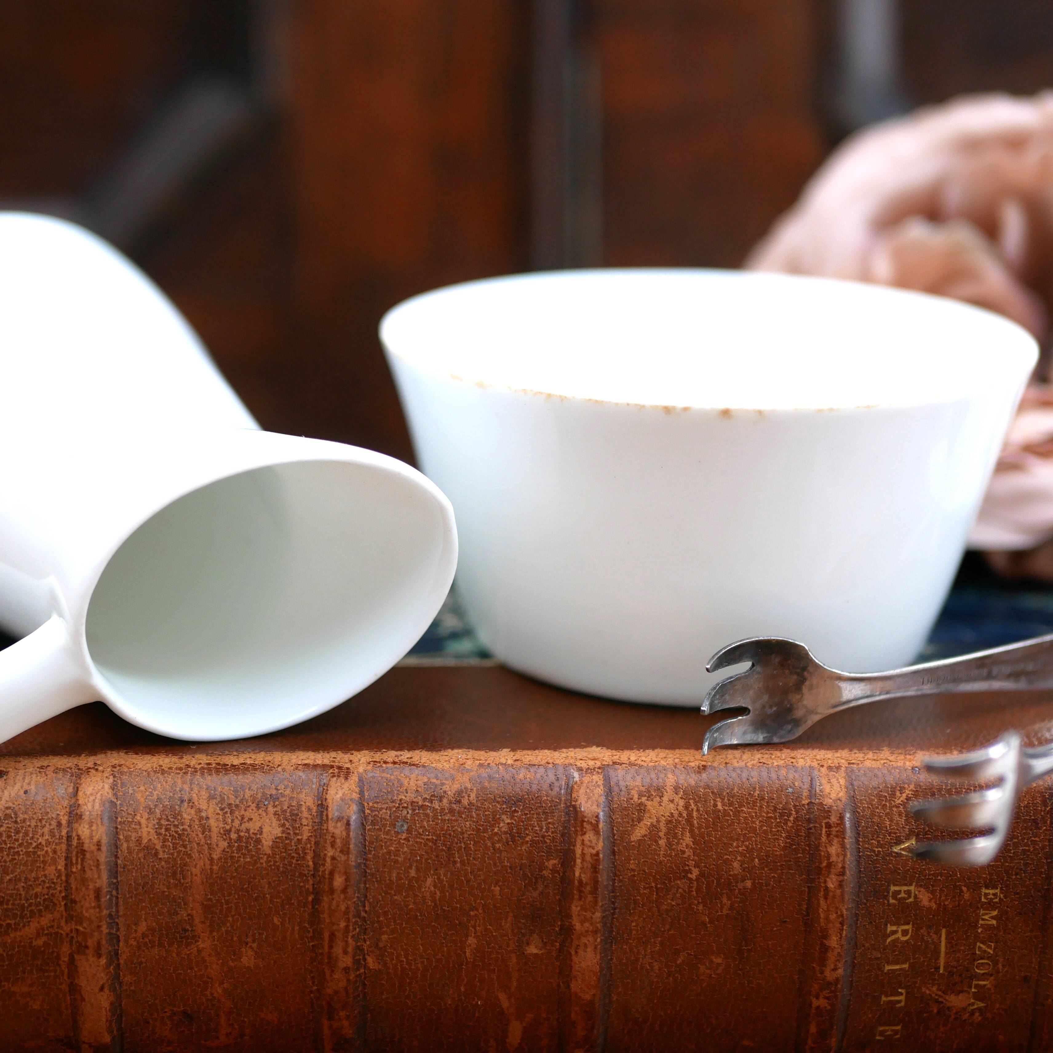 Service à crème et à sucre antique Royal Crown Derby blanc daté de 1902