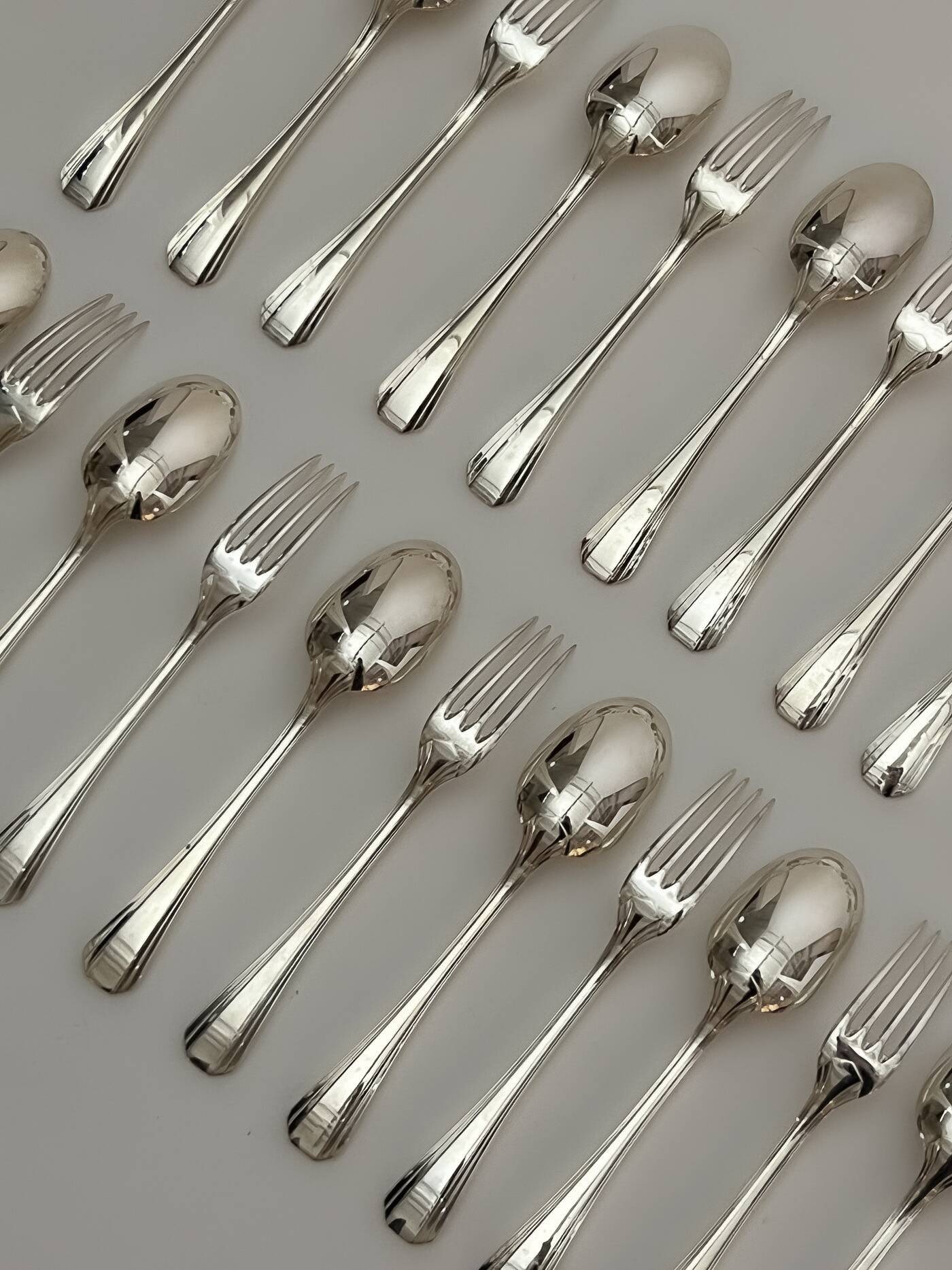 Lot - LOT DE COUVERTS DÉPAREILLÉS EN ARGENT (950