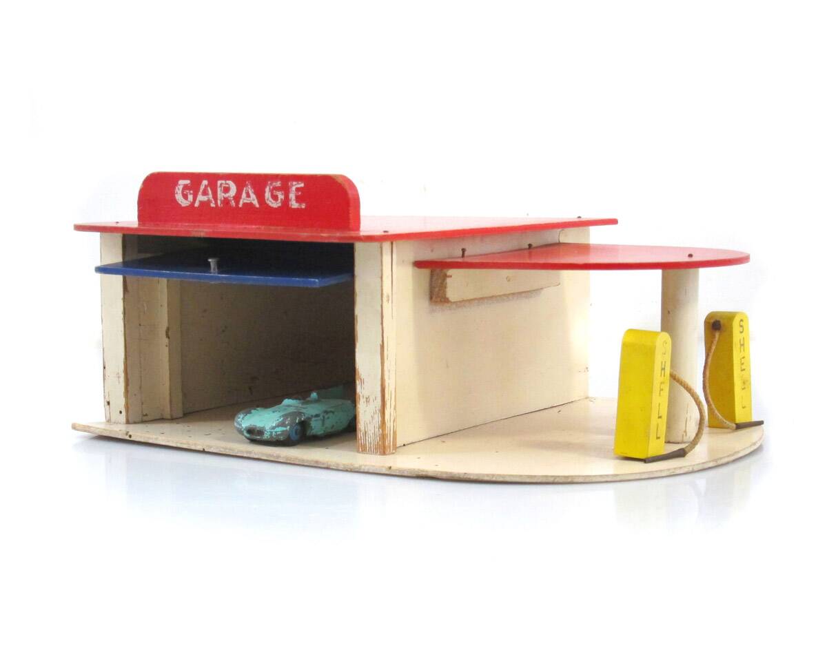 Rare fifties vintage toy garage with De Stijl colours