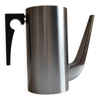 Cafetière cylinda par Arne Jacobsen pour Stelton en 1967 design scandinave
