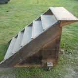 Staircase access scenic / shelf on roullettes