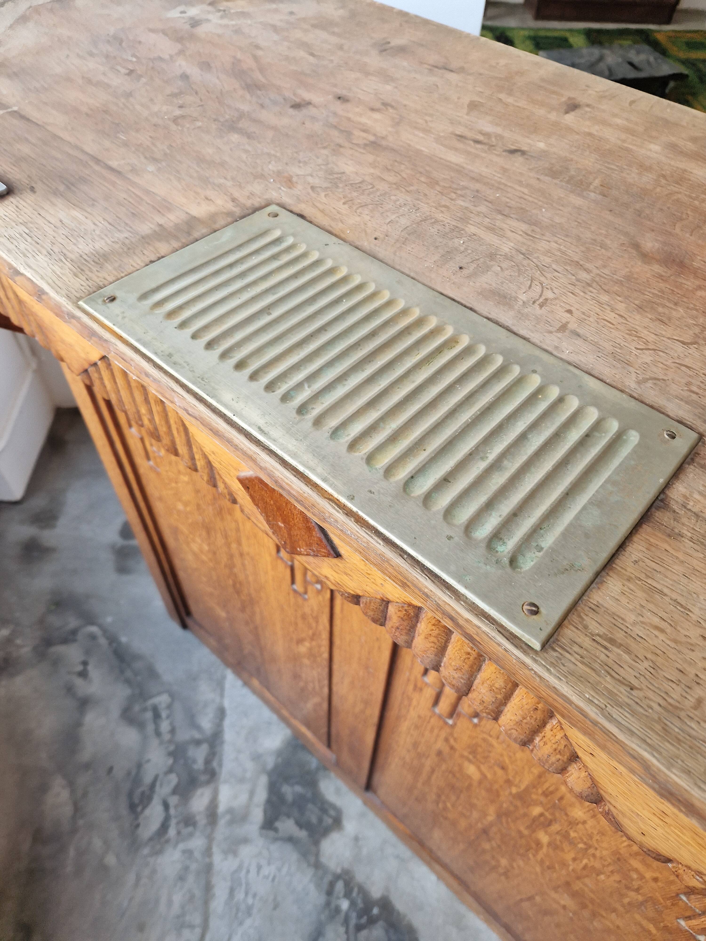 Art Deco trading counter