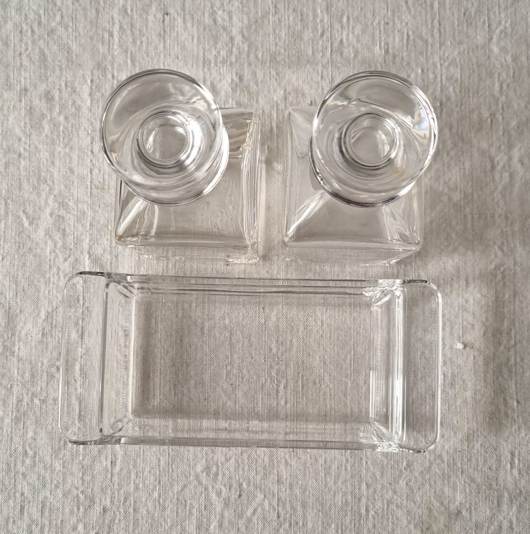 Servant with vinegar and oil