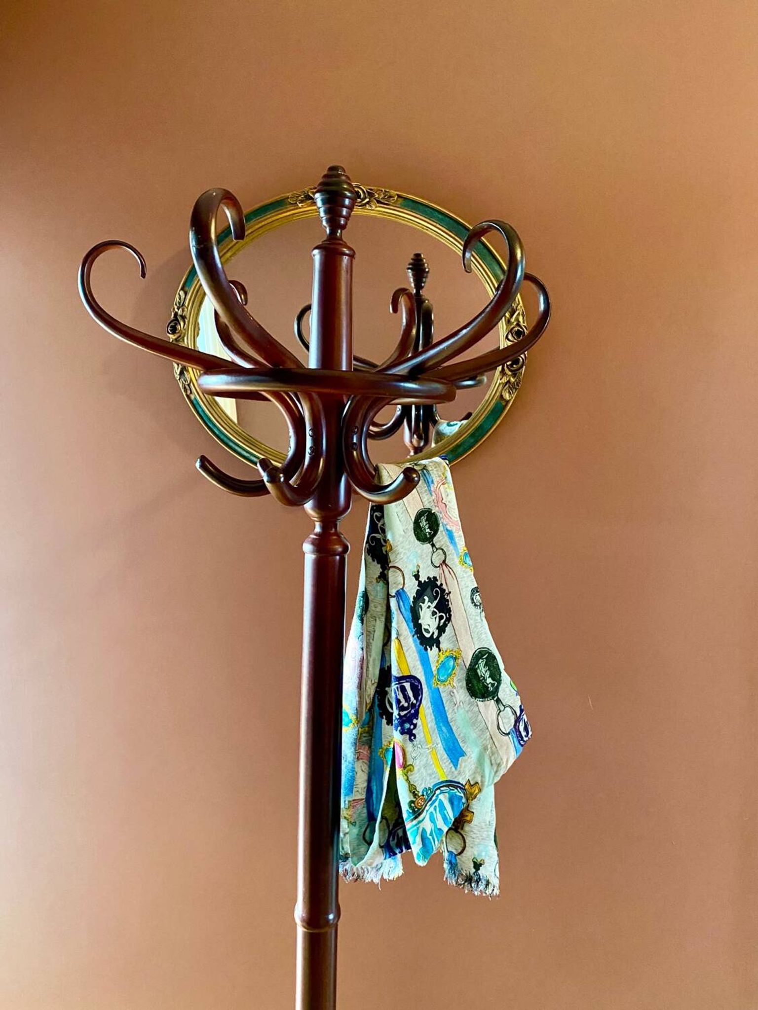 Coat rack on curved wooden stand, Baumann or Thonet style parrot