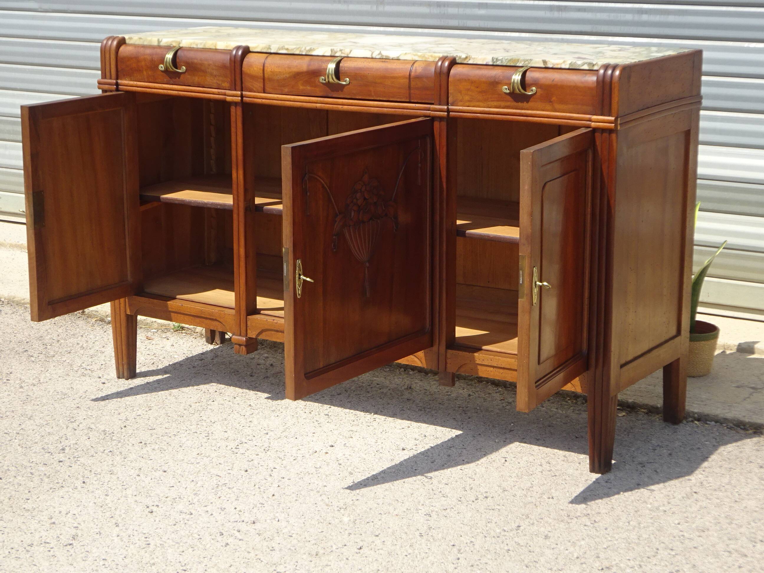 Art Deco sideboard in walnut with a marble top