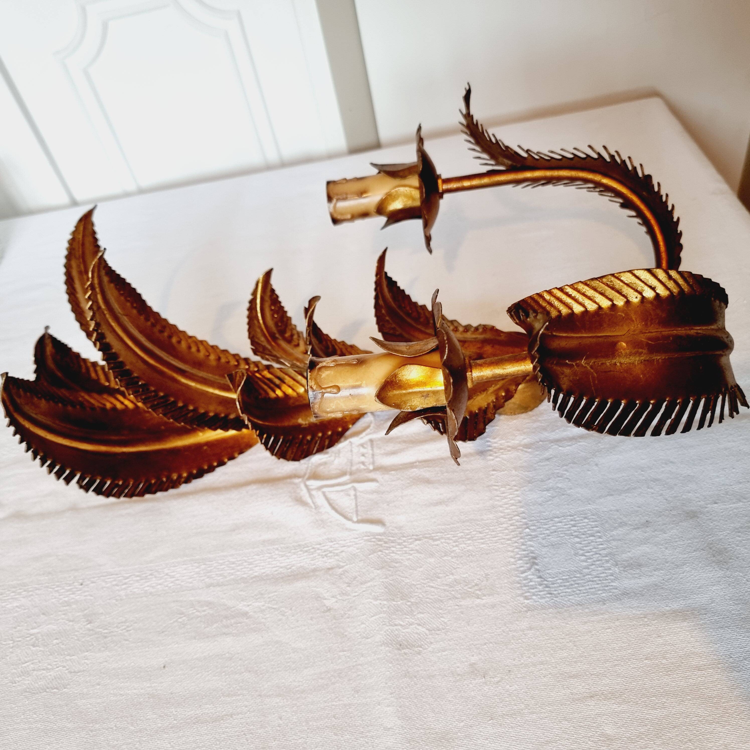 Magnificent Italian Wall Lamp 2 Lights Year 1960 Hoas de Palma Gilt Bronze