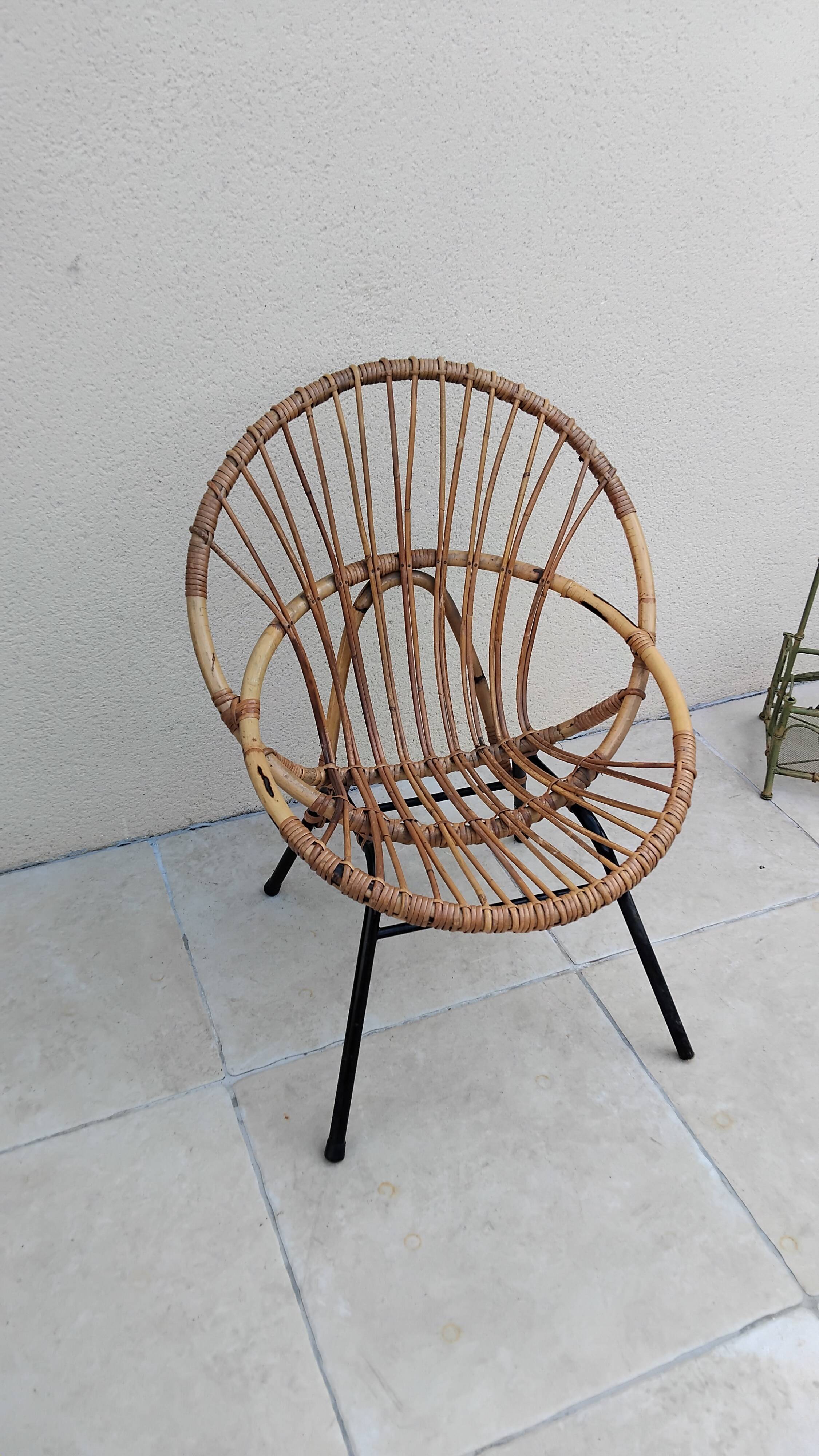 Vintage rattan armchair from the 50s and 60s.