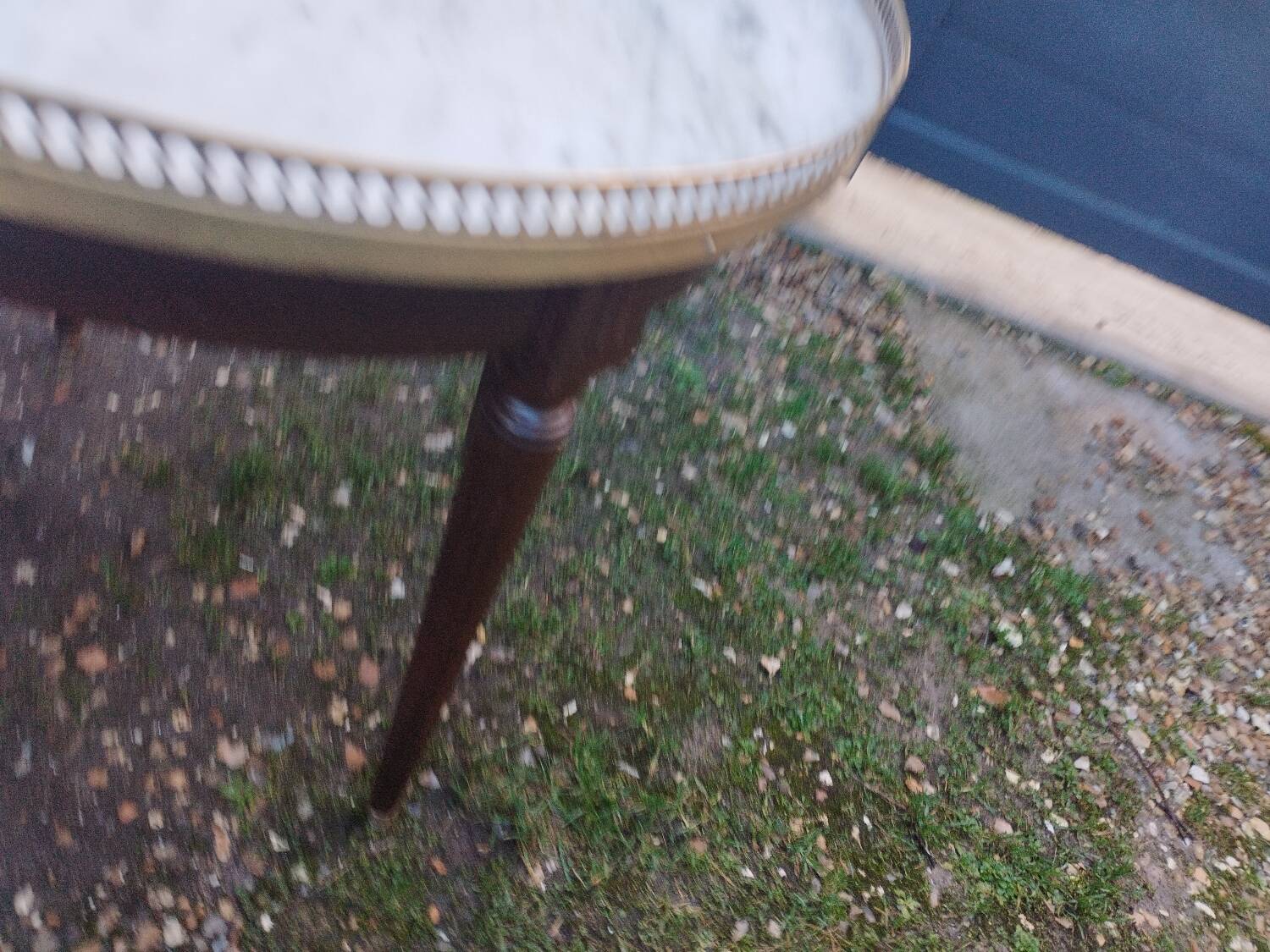 Bouillotte coffee table with antique marble top, Louis XVI style