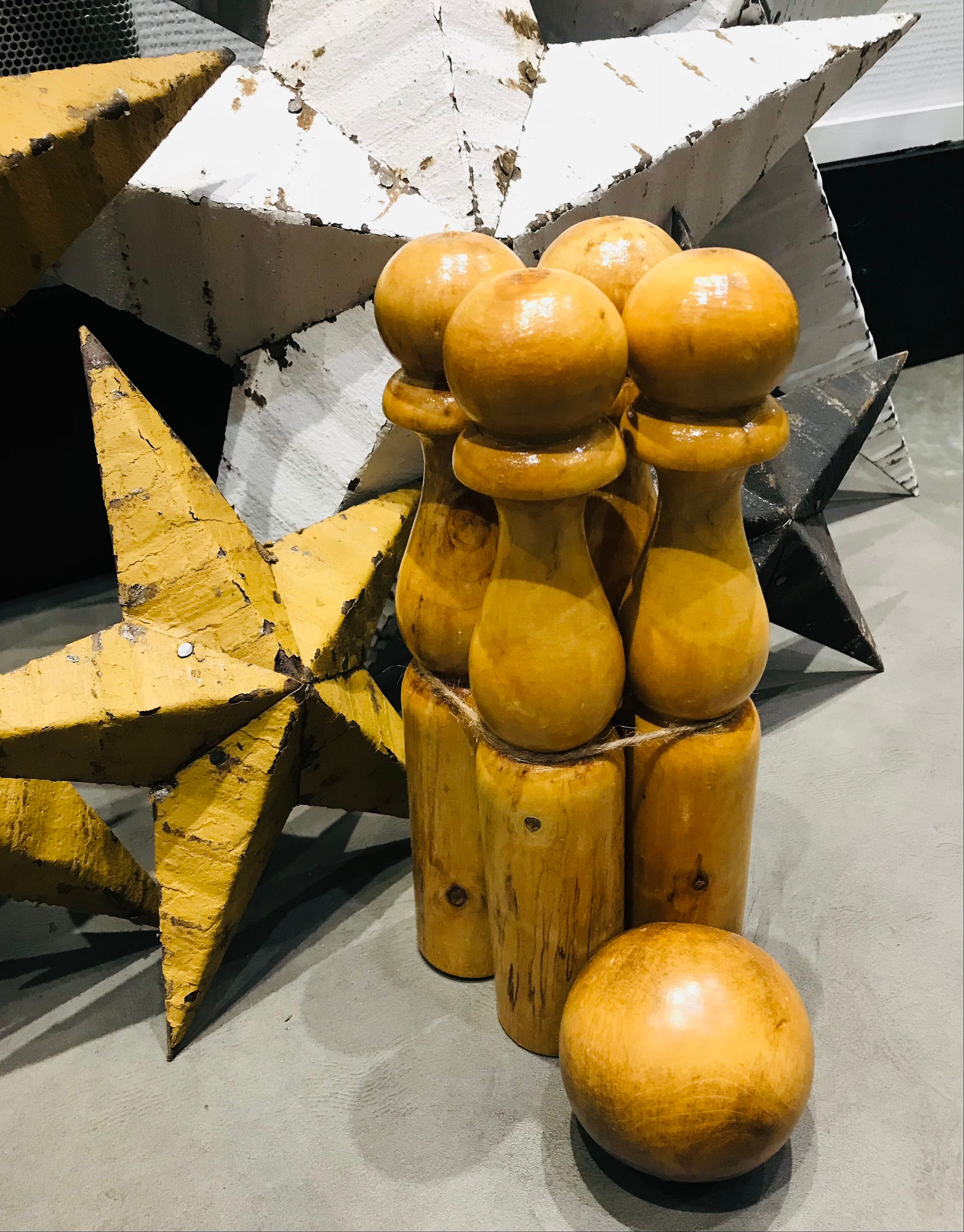 Lot 4 old wooden bowling and their ball