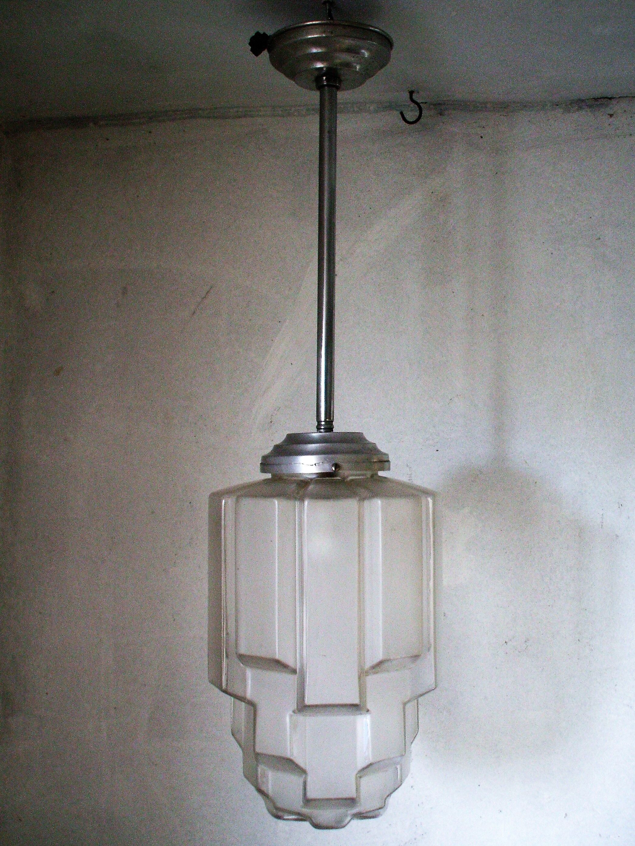 Suspension Deco with frosted glass globe
