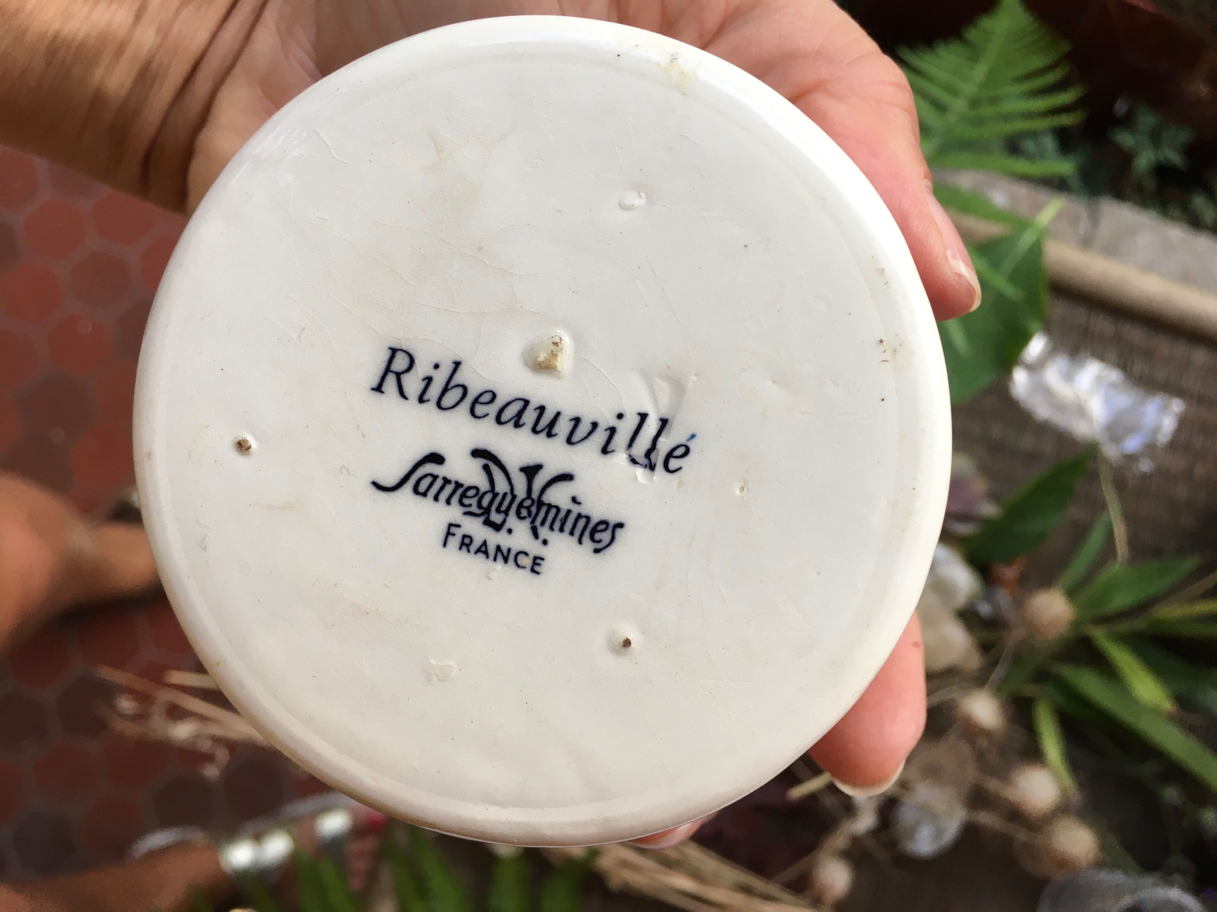Pot en faïence Ribeauvillé avec décor typique alsacien