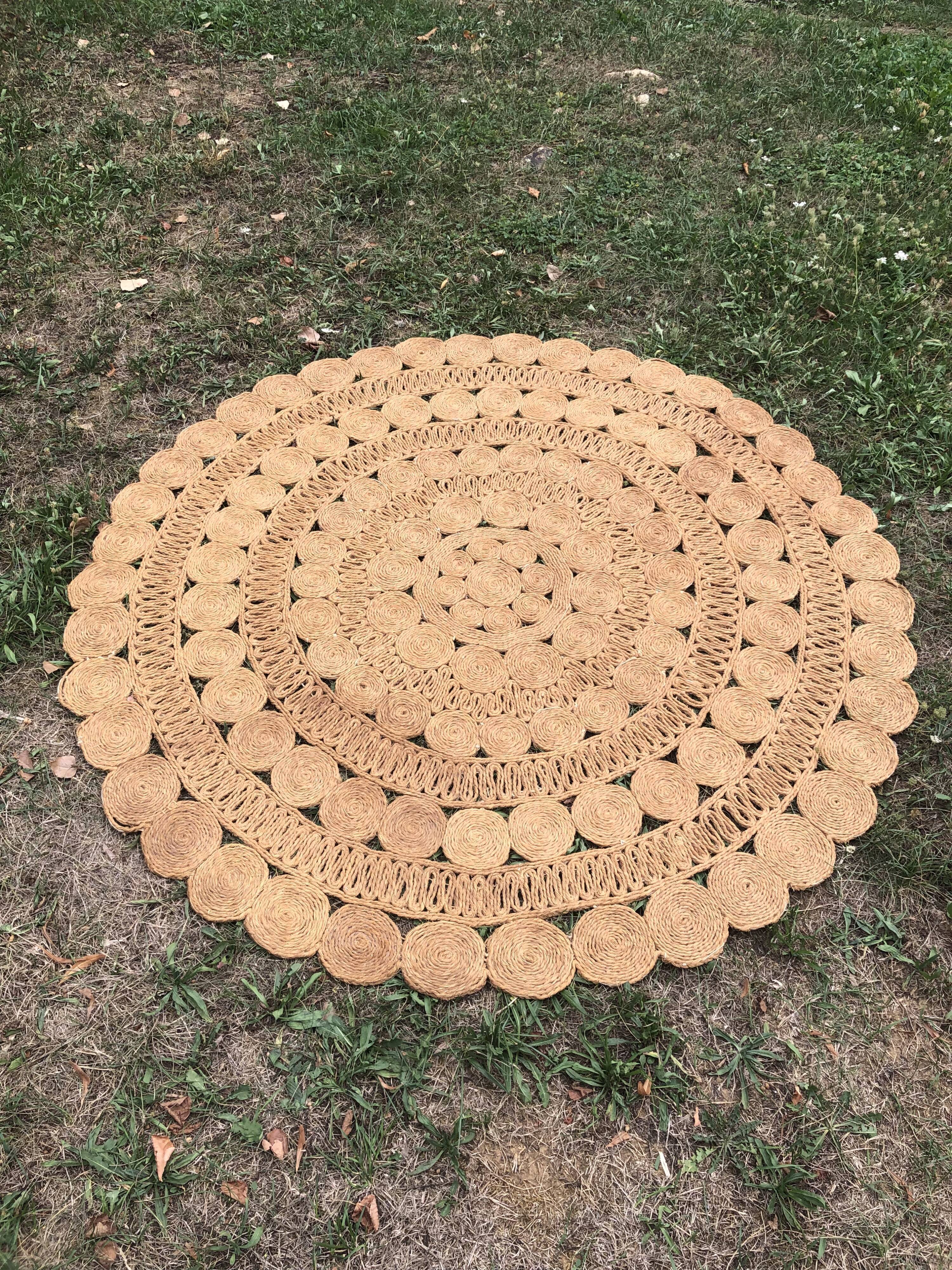 Vintage jute round carpet