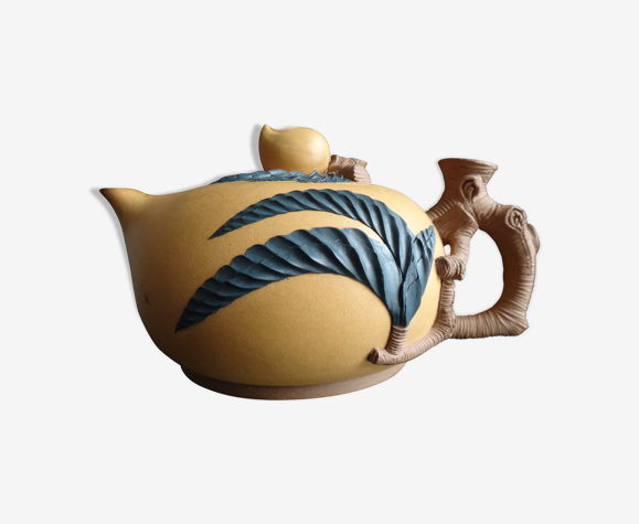 Ancienne théière en grés de Yixing chinoise forme de pêche Chine début XXème marque