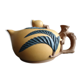 Ancienne théière en grés de Yixing chinoise forme de pêche Chine début XXème marque