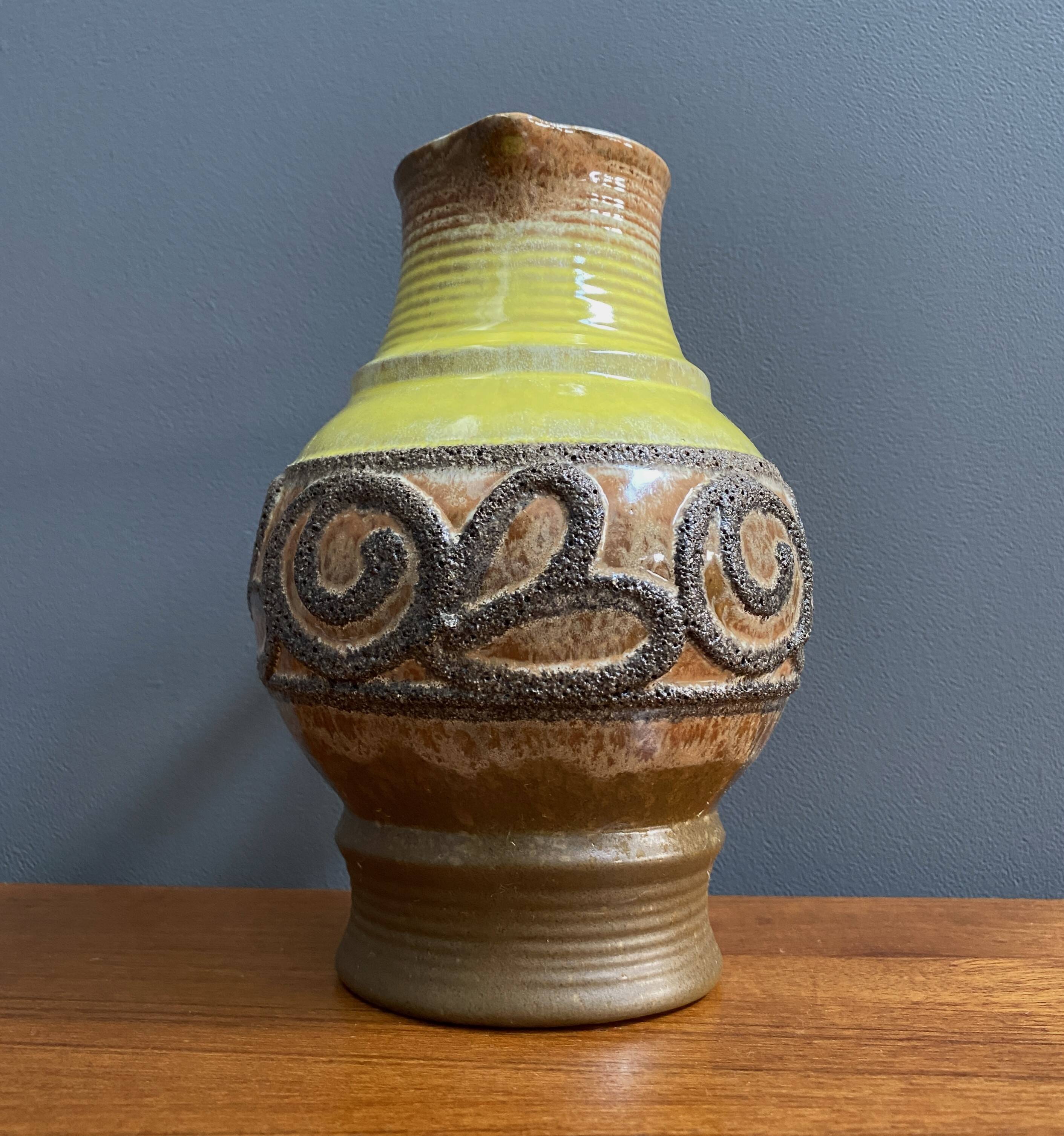 Vase en céramique allemande par Strehla modèle 2003