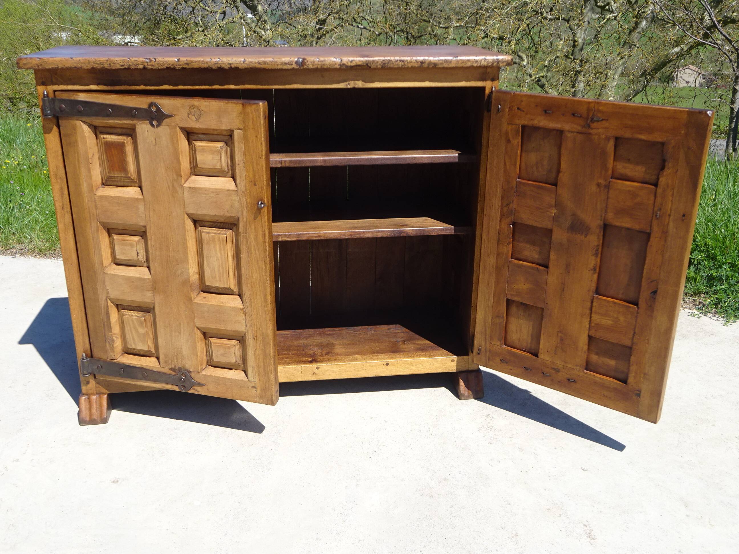 Old Tuscan sideboard, shallow depth