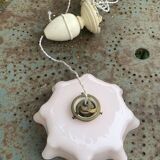 Lustre, suspension en opaline rose et intérieur blanc, complète avec balancier, contre poids,
