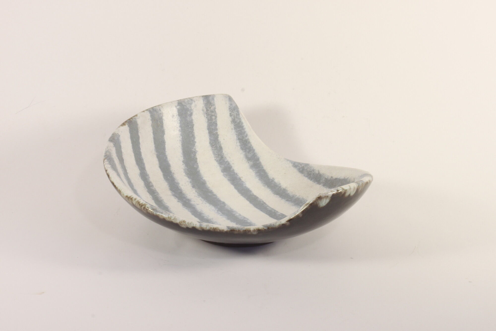 Striped ceramic vide-poche bowl by Carstens Tönnieshof, Germany 1950s.