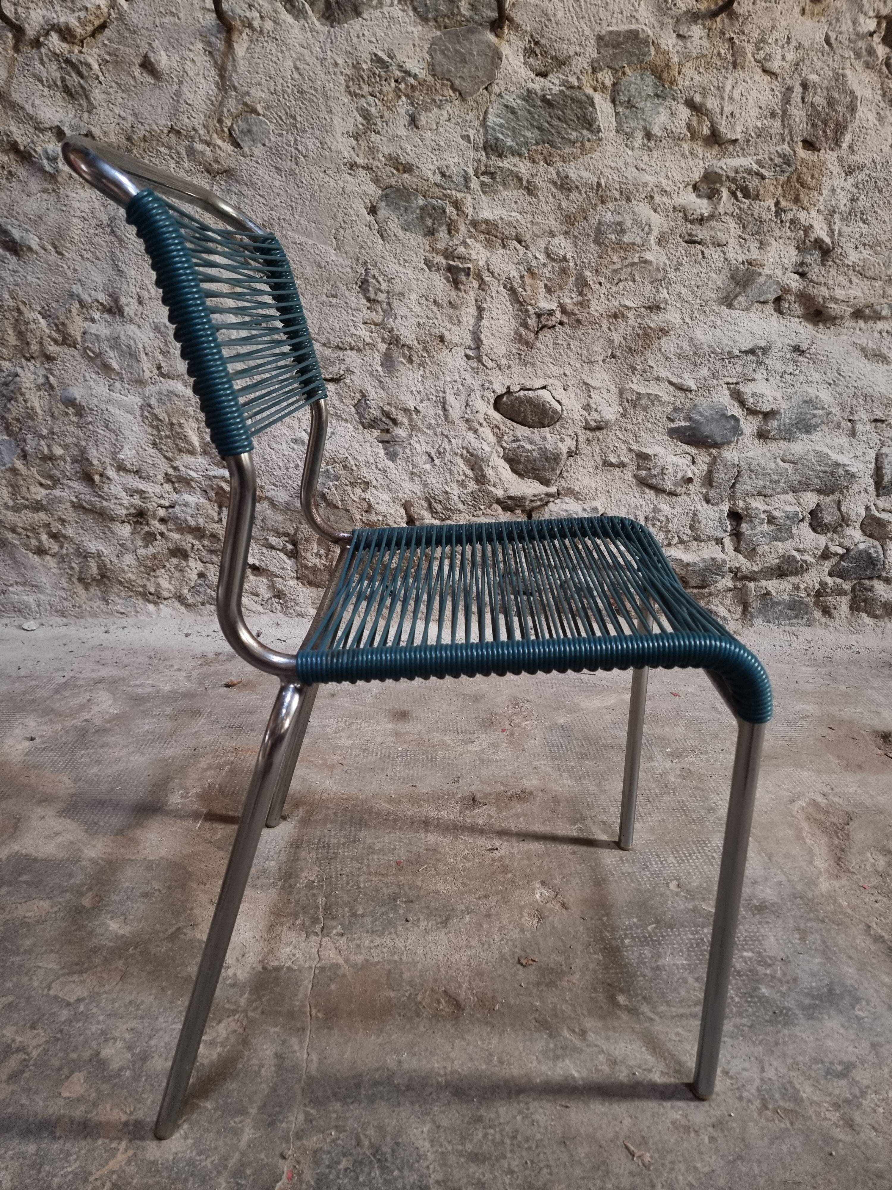 Ensemble de 6 chaises spaghetti françaises avec tabouret assorti – chaises bistrot à cadre chromé – sièges de café vintage empilables – milieu à fin du 20e siècle